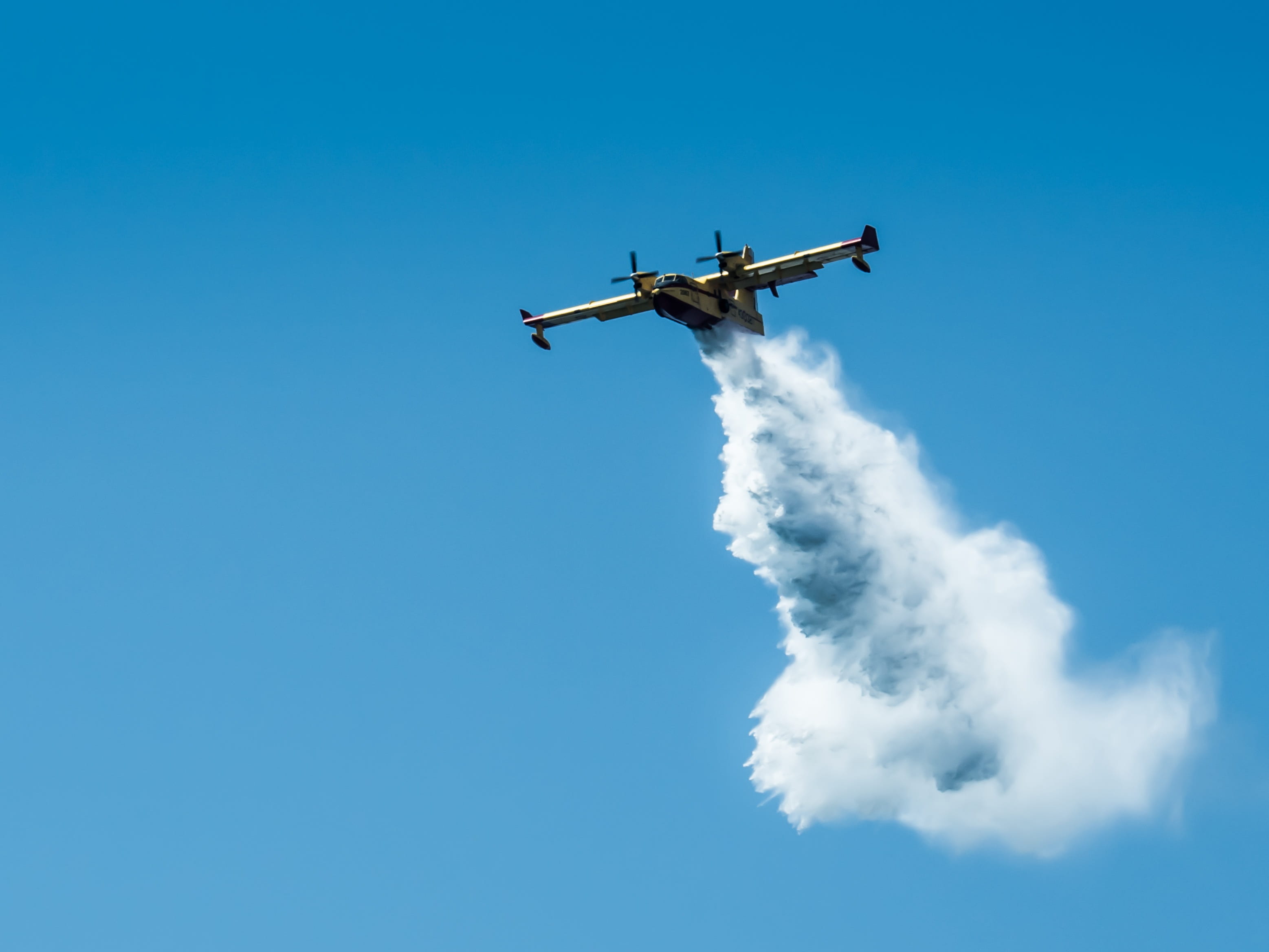 combat, no people, air force, aircraft, motion, nature, sky, air festival, vapor trail, military, flying, plane, cloud - sky, aerobatics, airshow, stunts, HD Wallpaper