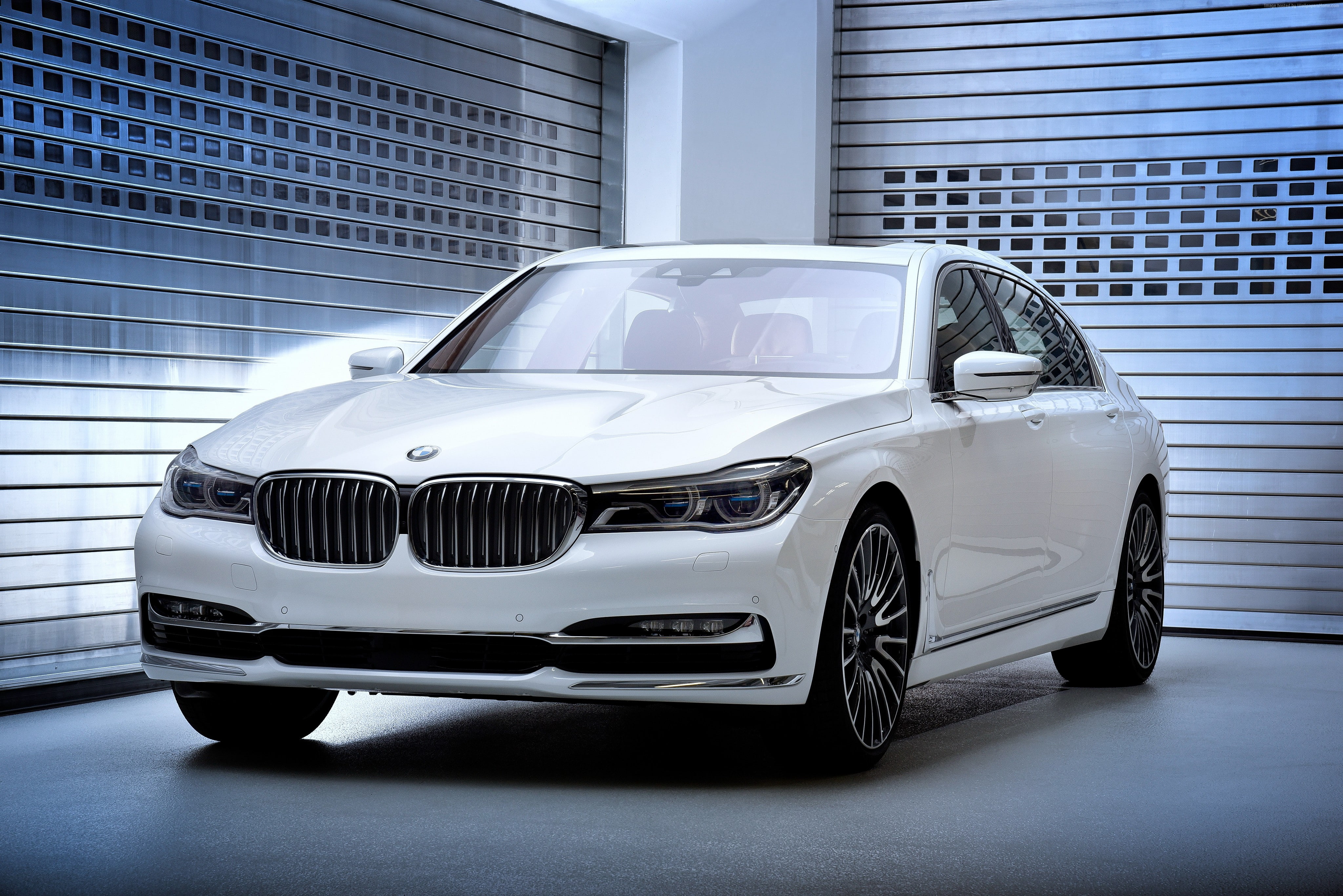 city, transportation, motor vehicle, wealth, building exterior, mode of transportation, luxury, luxury car, no people, modern, white, reflection, BMW 750Li xDrive Solitaire, HD Wallpaper