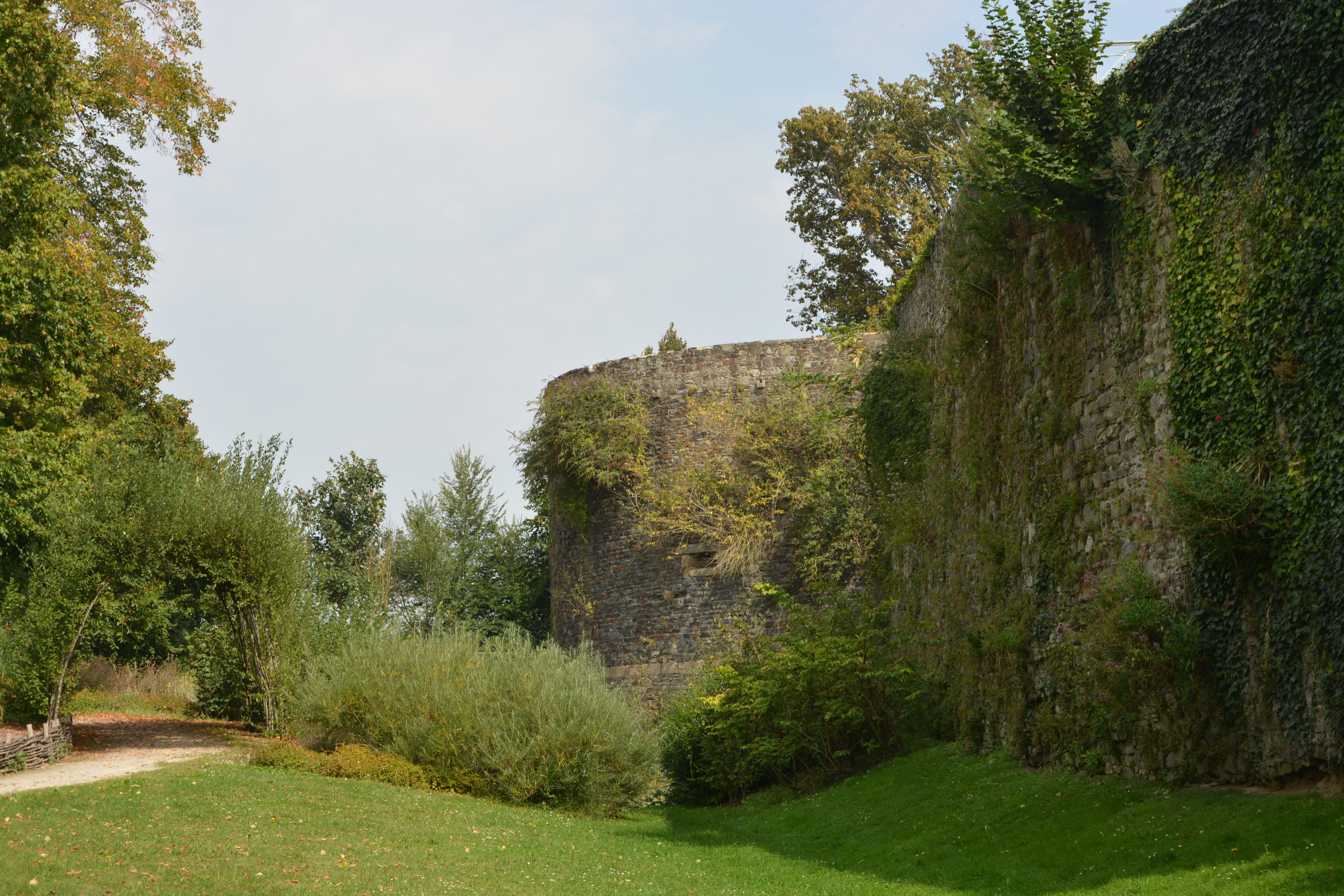5K, day, ramparts, no people, green color, footpath, the moat, scenics - nature, fortification, tree, non-urban scene, grass, field, tourist town, sky, HD Wallpaper