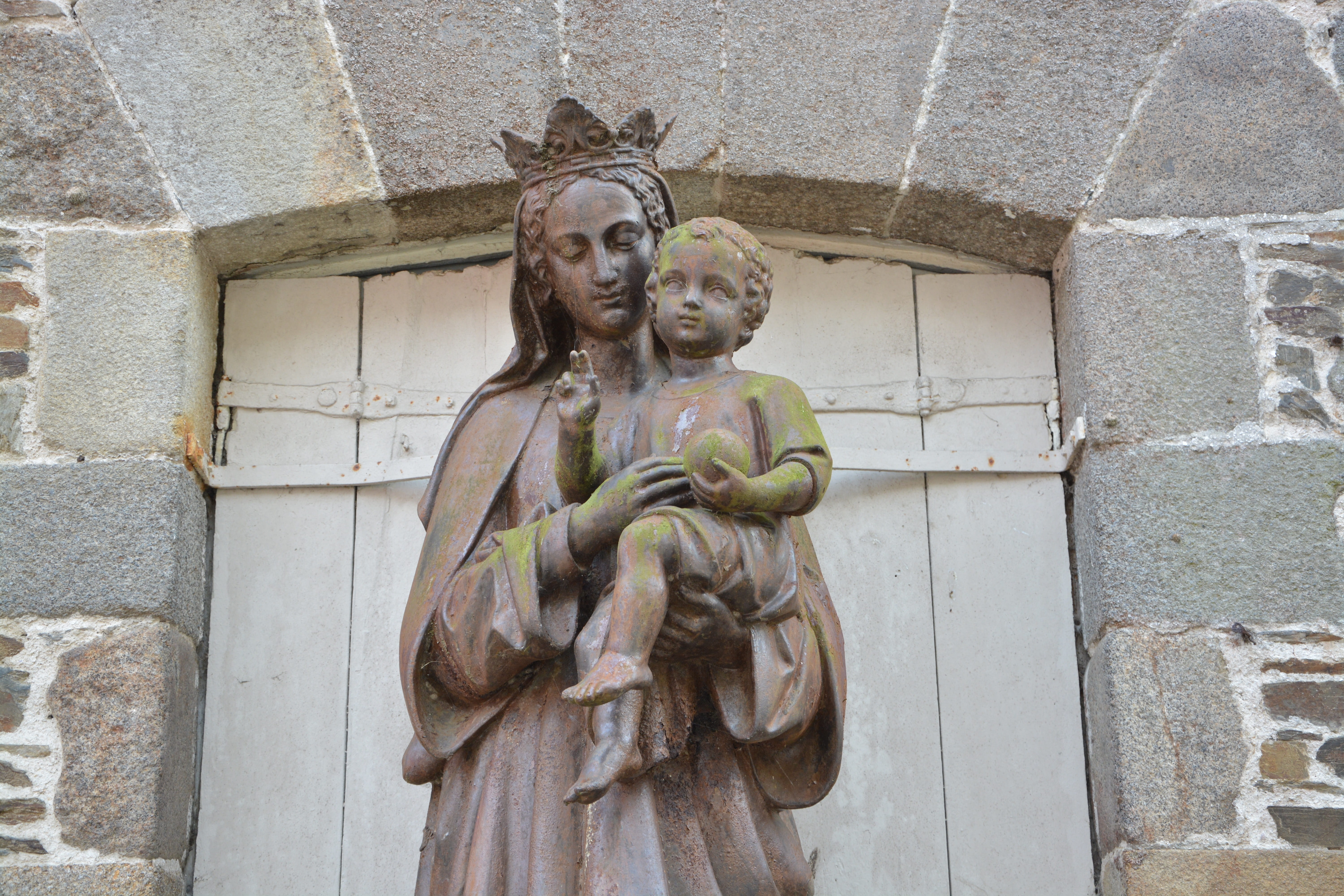sculpture, statue, wall - building feature, building exterior, holy virgin, architecture, art and craft, outdoors, female likeness, representation, religious characters, HD Wallpaper