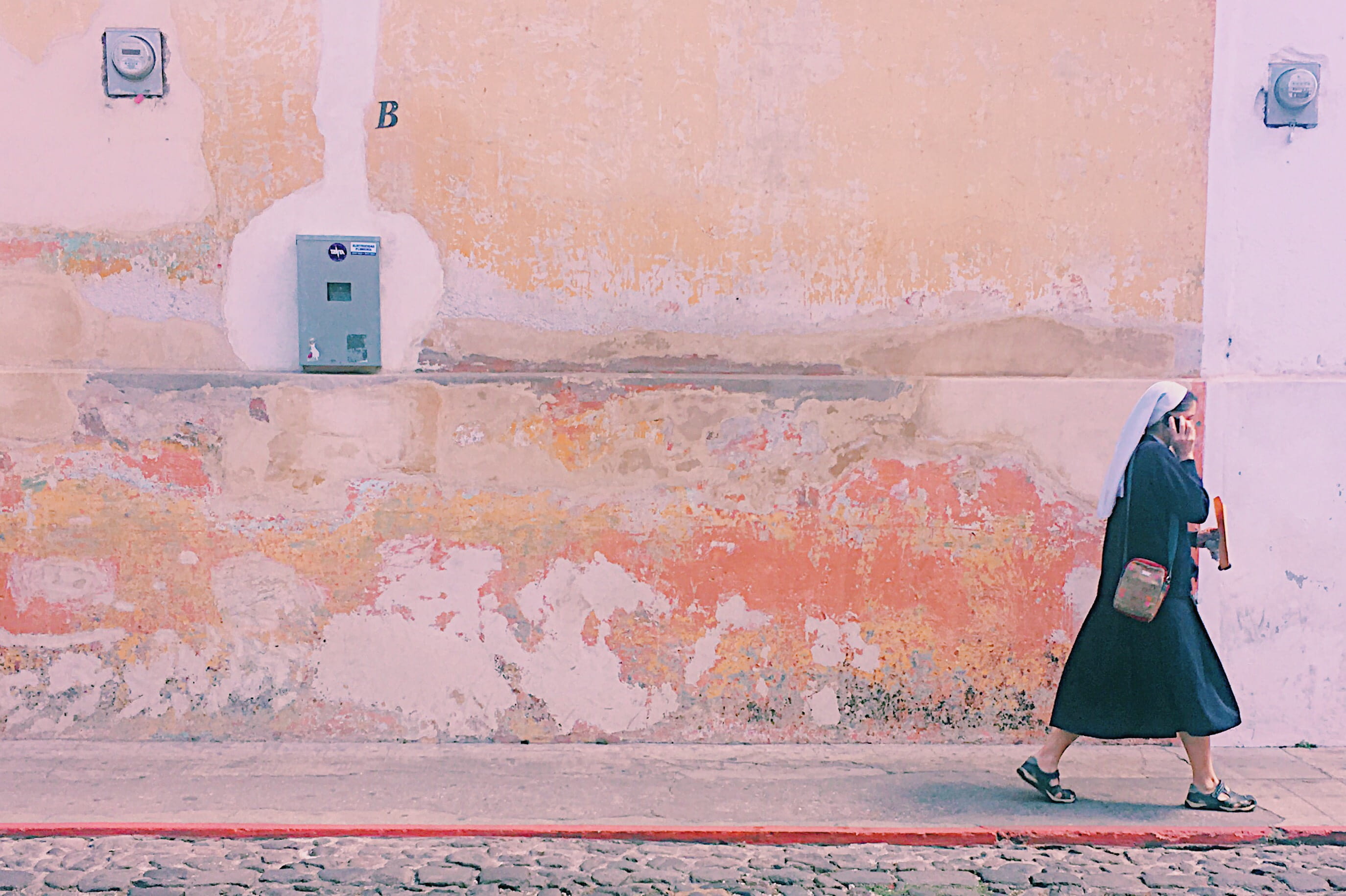 outdoors, woman, women, lifestyles, full length, building exterior, multi colored, day, city, 2K, wall - building feature, adult, antigua guatemala, clothing, HD Wallpaper