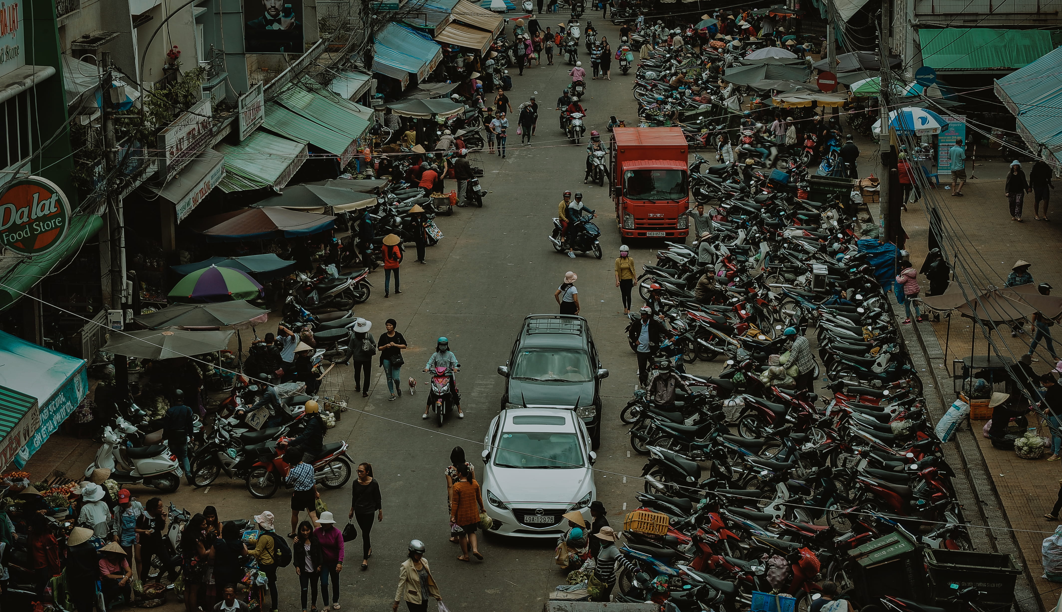 built structure, outdoors, transportation, high angle view, market stall, mode of transportation, street, incidental people, road, women, people, business, HD Wallpaper