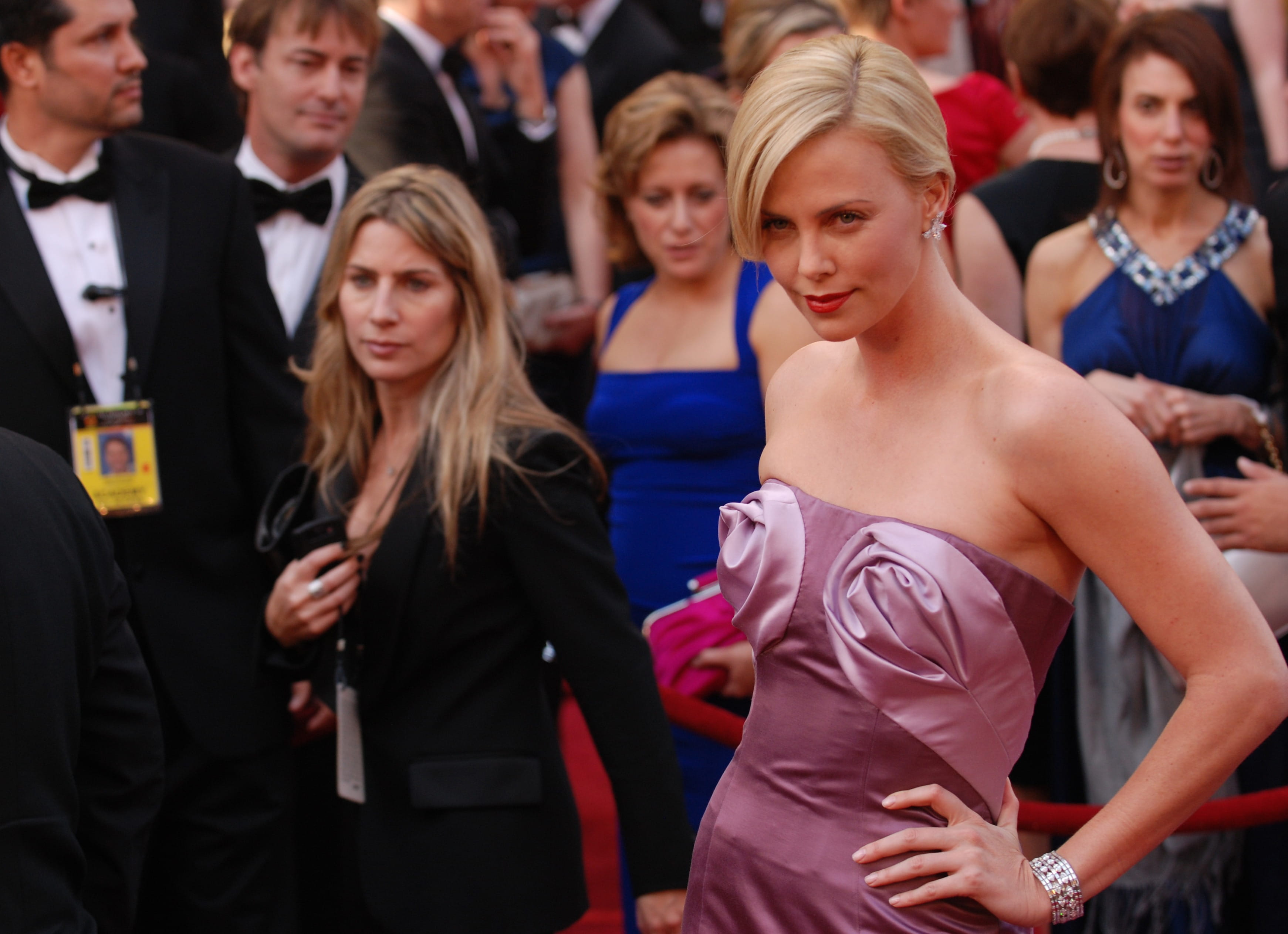 formalwear, female, women, charlize theron, known, clothing, performance, arts culture and entertainment, entertainment, focus on foreground, attractive, HD Wallpaper