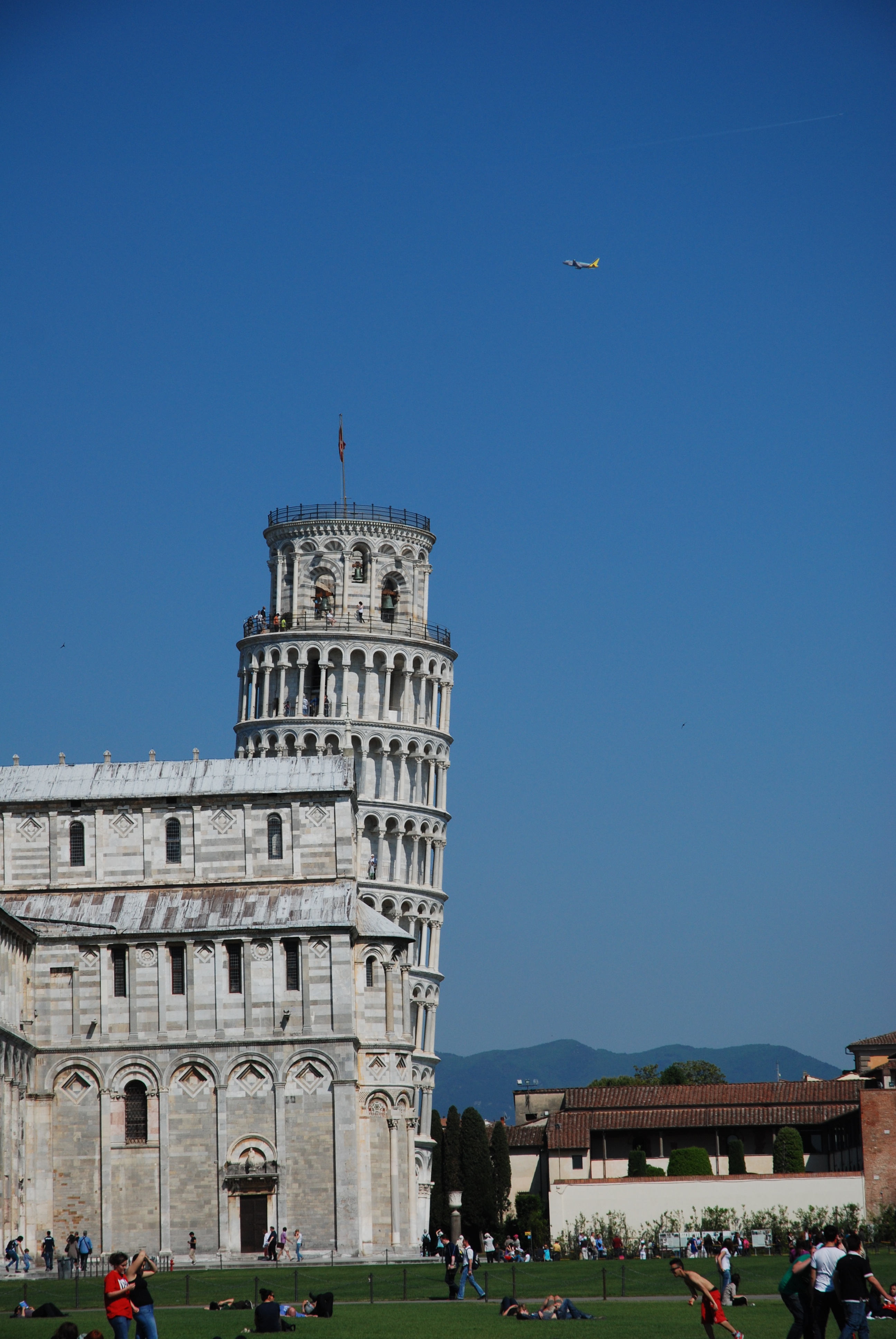 group of people, city, blue, tourism, sky, old, real people, holidays, men, building exterior, nature, italy, travel destinations, women, the leaning tower, Phone HD Wallpaper