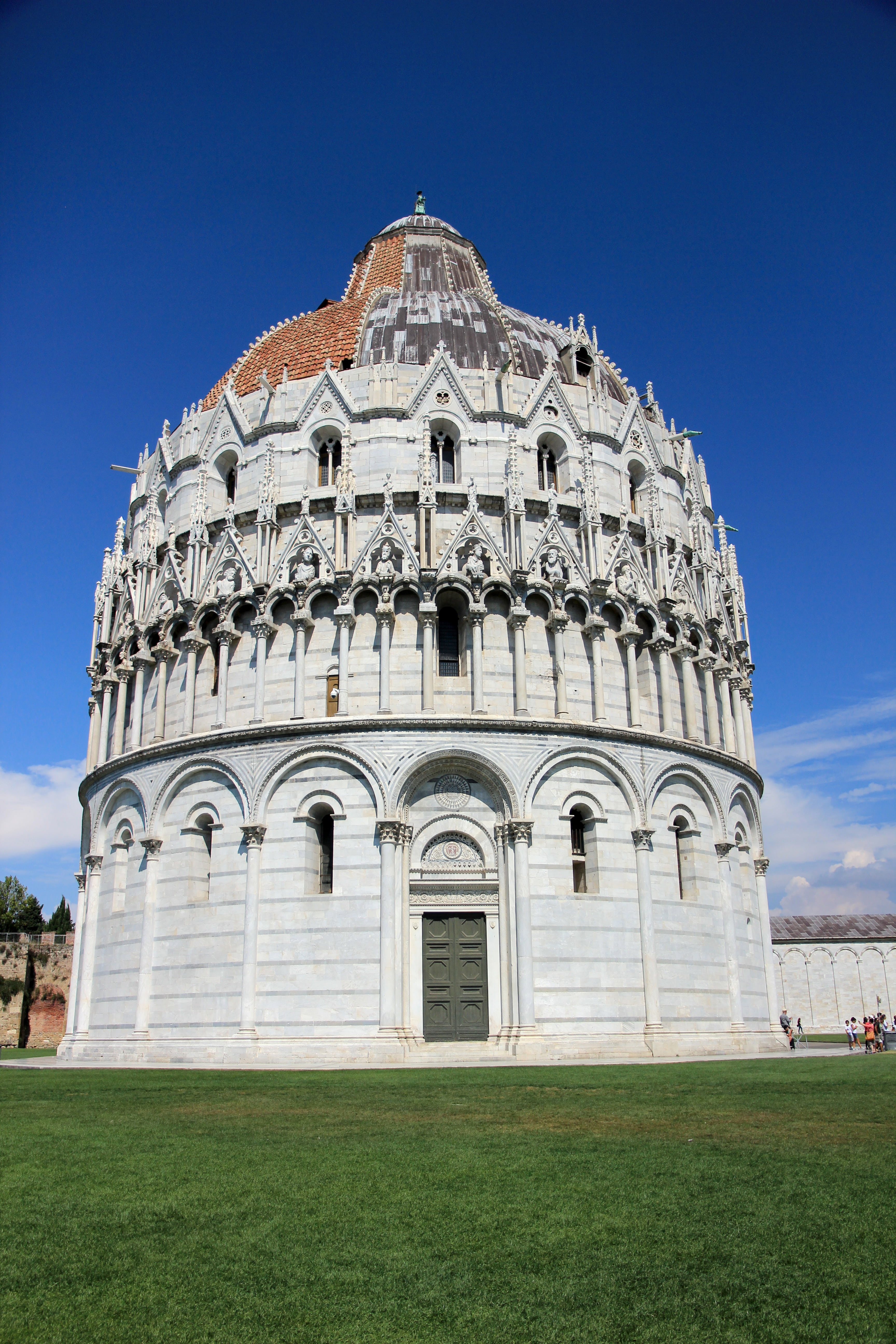 dome, 5K, baptistery, built structure, places of interest, place of worship, pisa, neo-classical, italy, building exterior, building, history, grass, religion, Phone HD Wallpaper