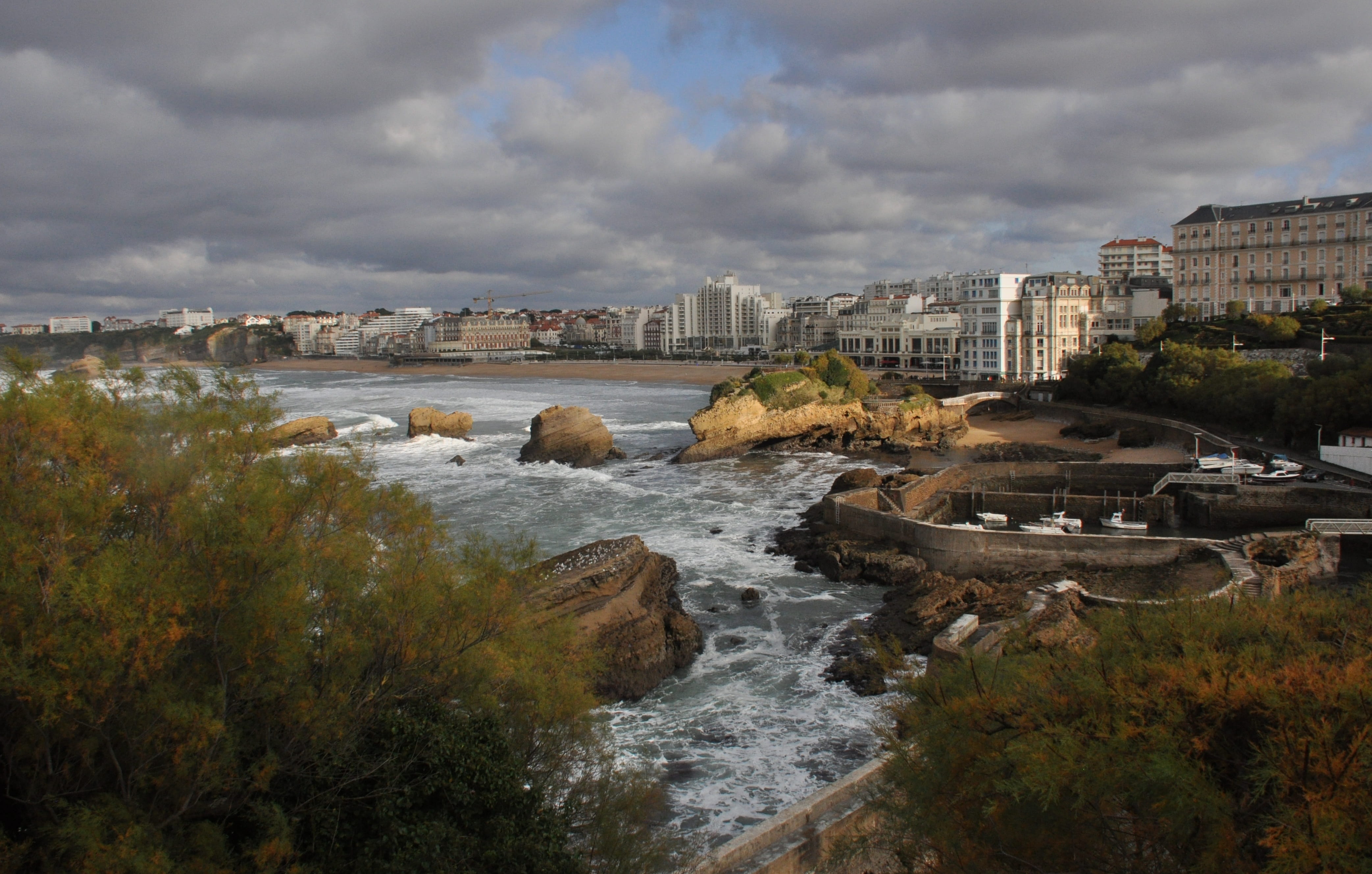 beauty in nature, day, building exterior, architecture, flowing, building, motion, rock, nature, plant, biarritz, cloud - sky, no people, ocean, outdoors, HD Wallpaper