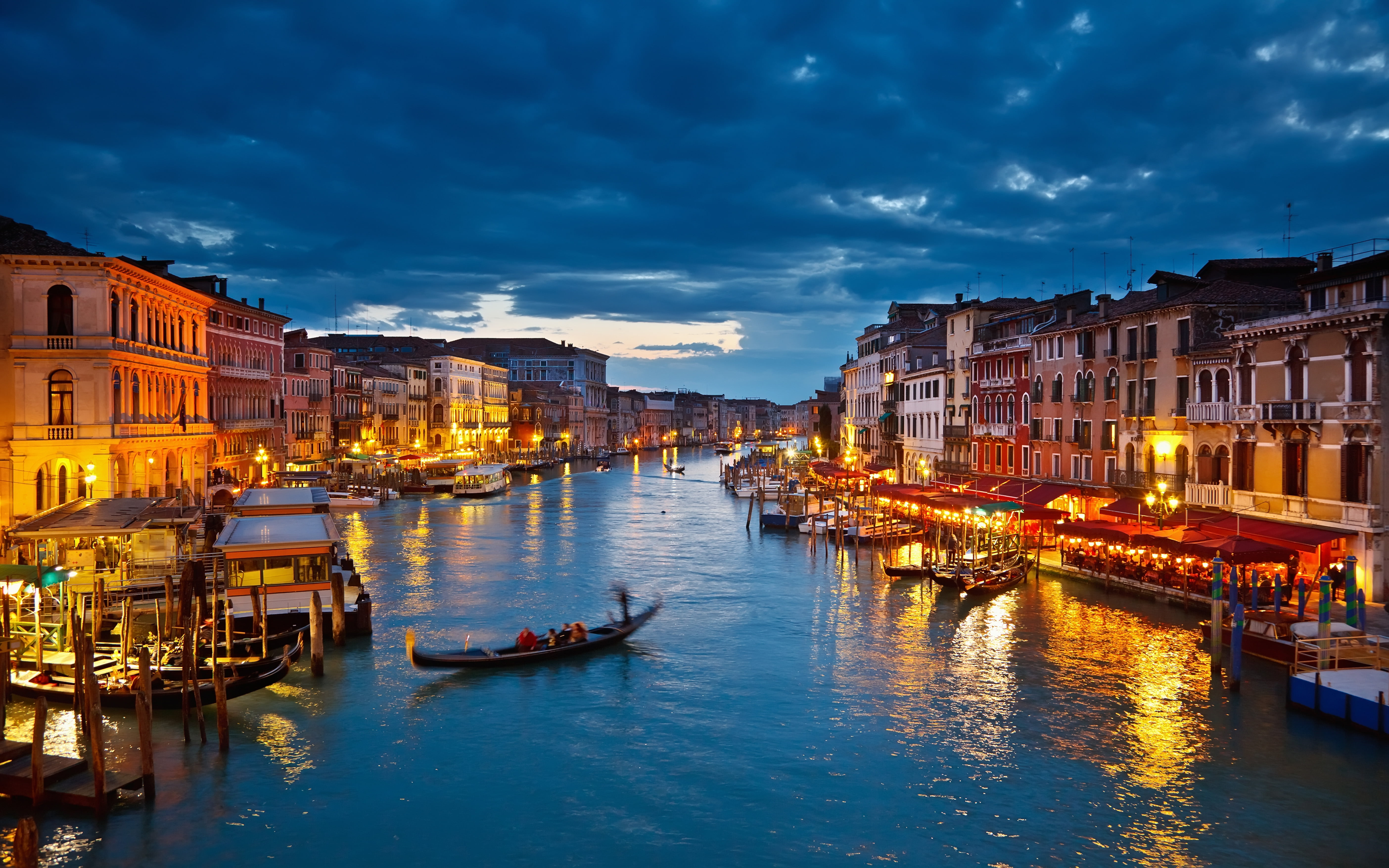 light, reflection, illuminated, gondola - traditional boat, 5K, nautical vessel, city, gondola, transportation, canal, sky, no people, waterfront, cloud - sky, HD Wallpaper