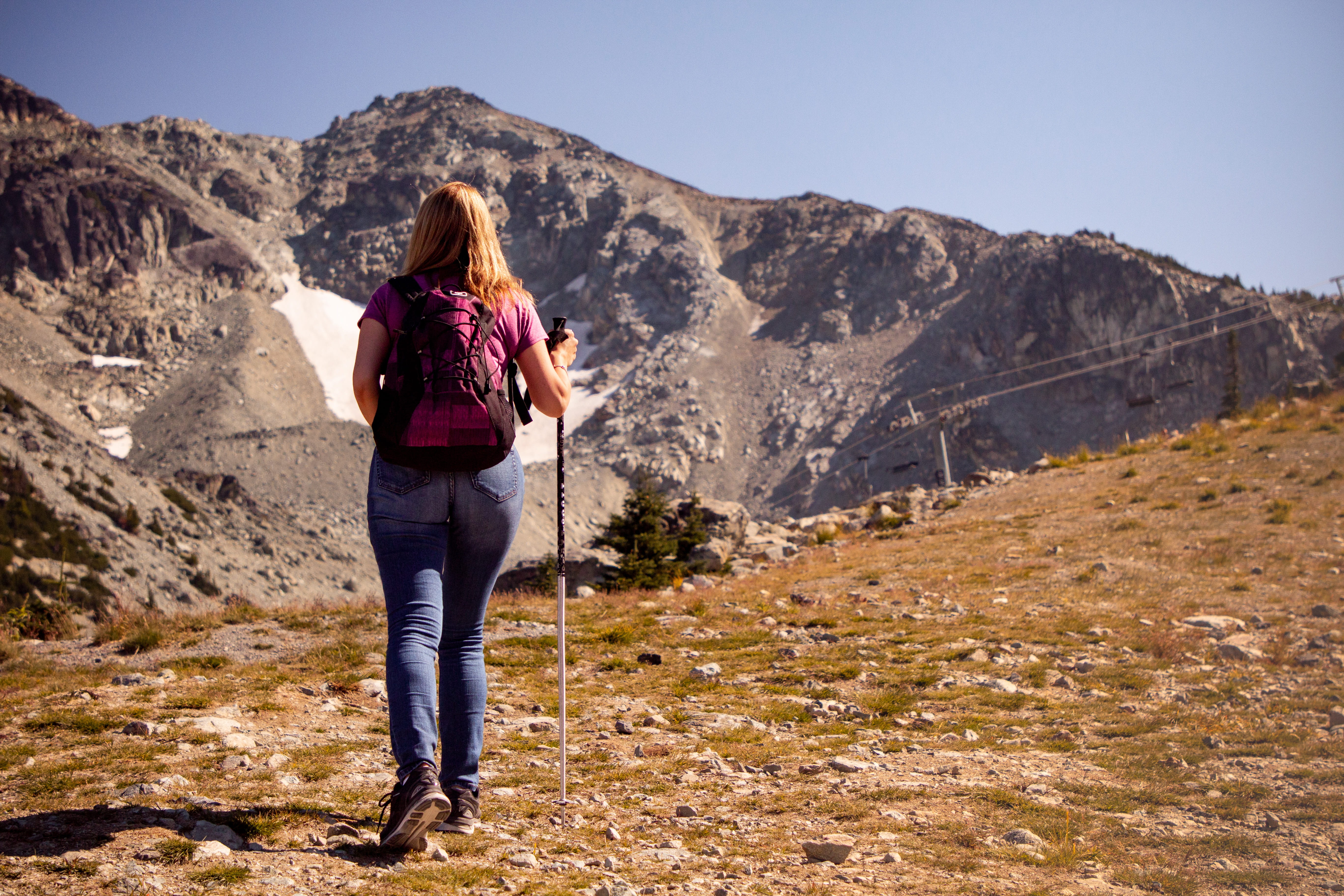 standing, mountain range, casual clothing, hairstyle, real people, adult, woman, sky, outdoors, leisure, backpacker, walking, field, beauty in nature, full length, HD Wallpaper
