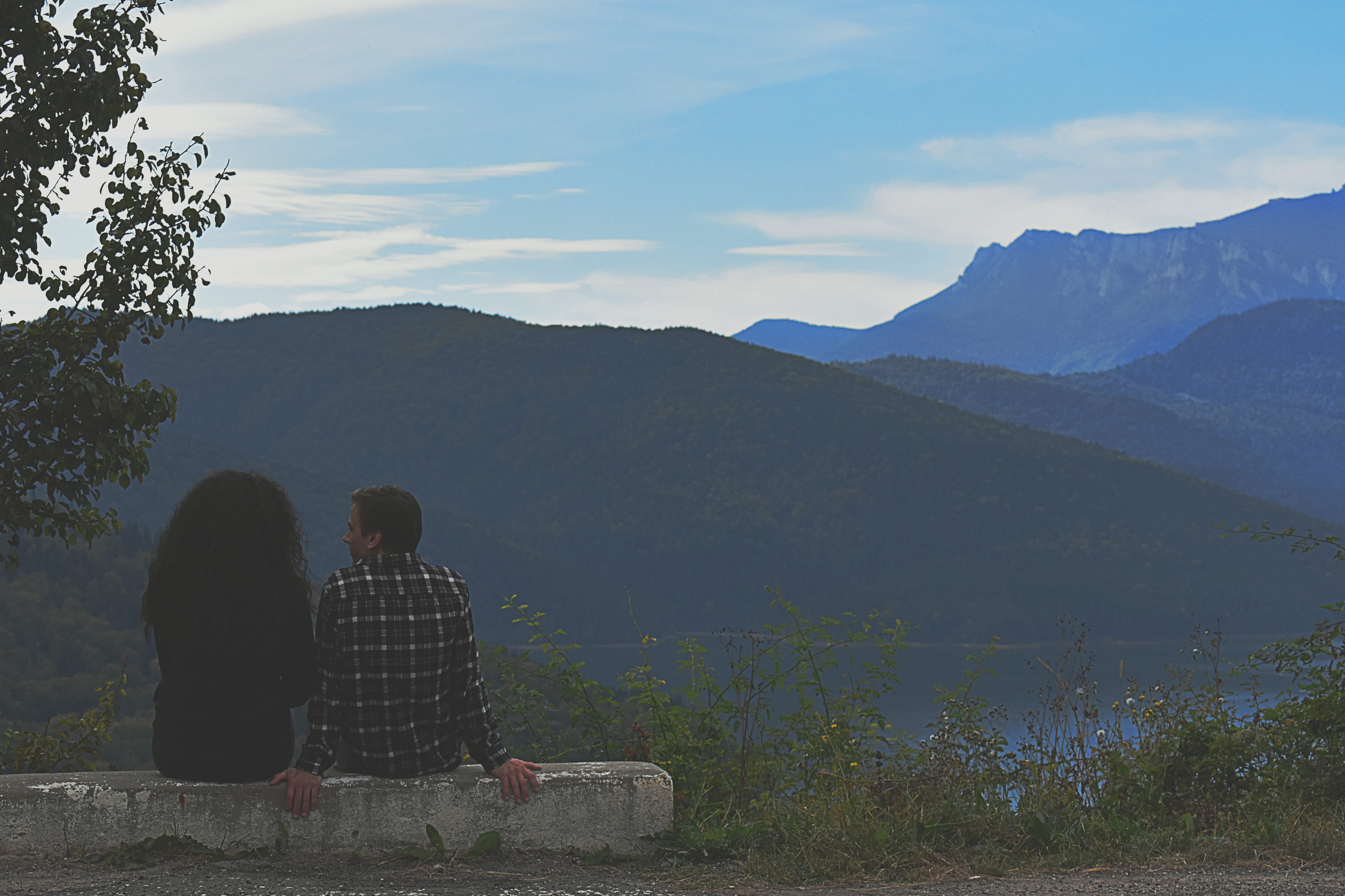 5K, adventure, man, summer, lake, real people, couple, positive emotion, leisure, looking at view, nature, sky, travel, women, environment, landscape, HD Wallpaper