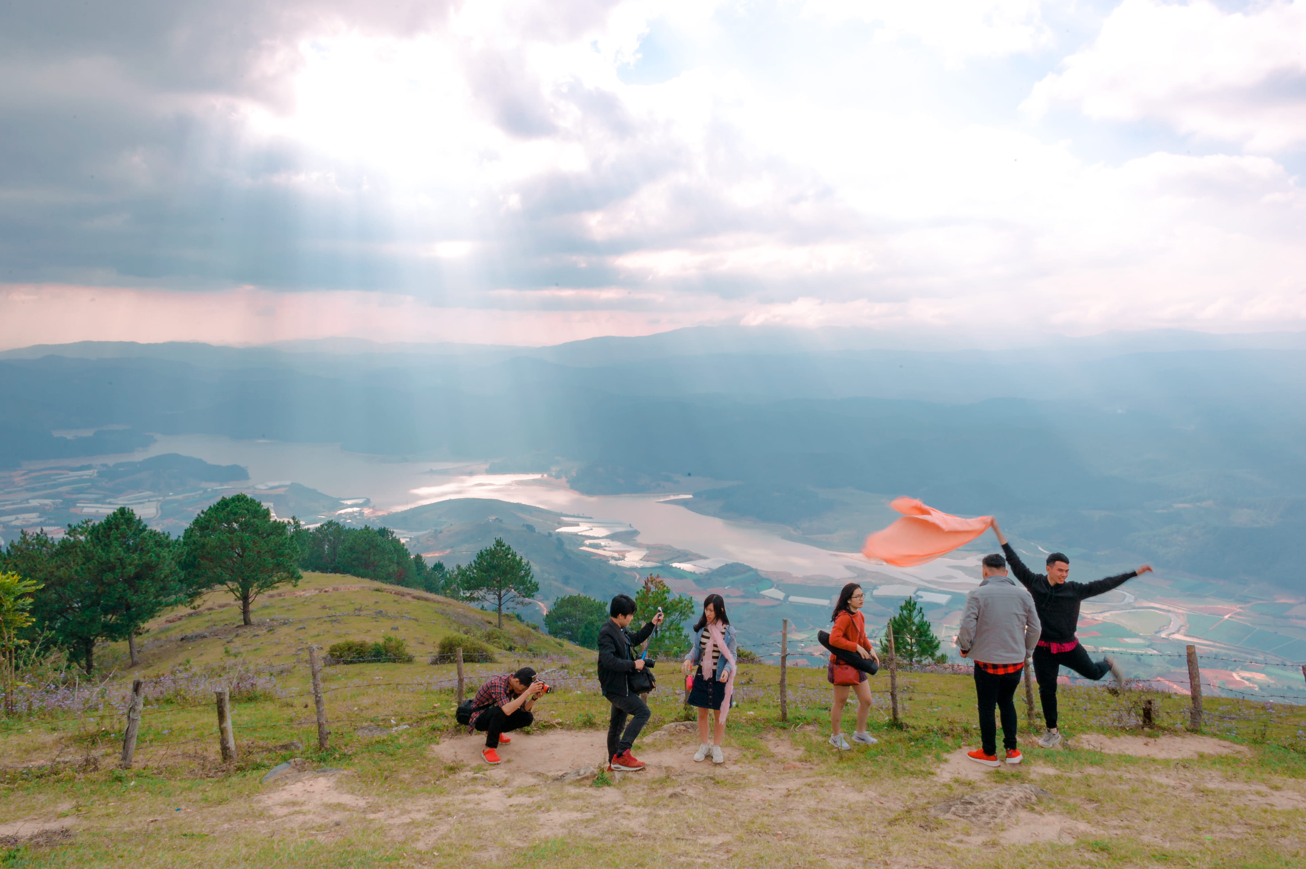 scenics - nature, leisure, sky, group, taking, leisure activity, friends, nature, people, non-urban scene, photos, adult, mountain range, daylight, outdoors, HD Wallpaper