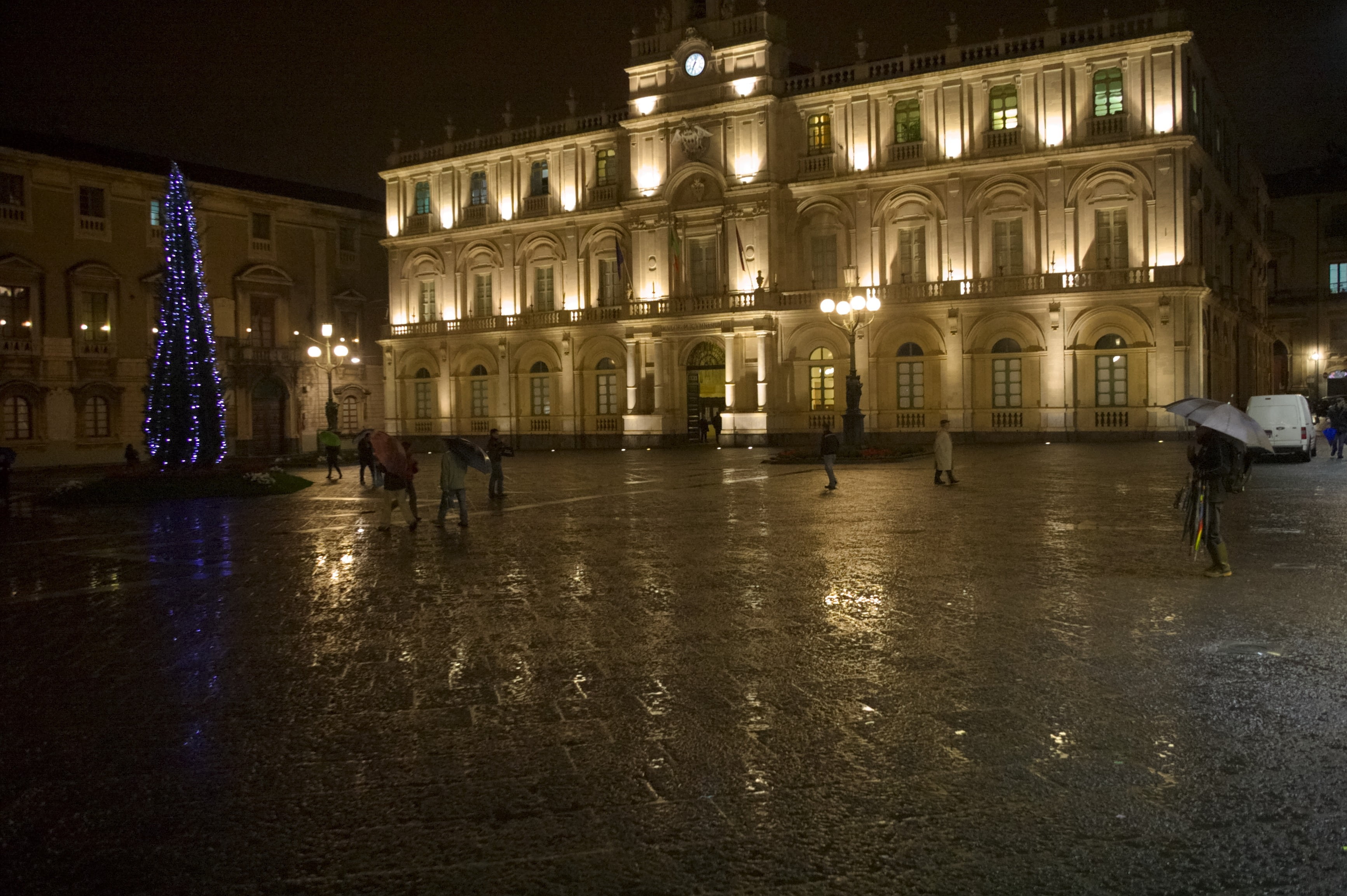 illuminated, wet, 2K, rainy season, rain, building exterior, christmas, walking, architecture, lighting equipment, nature, built structure, night, travel destinations, HD Wallpaper