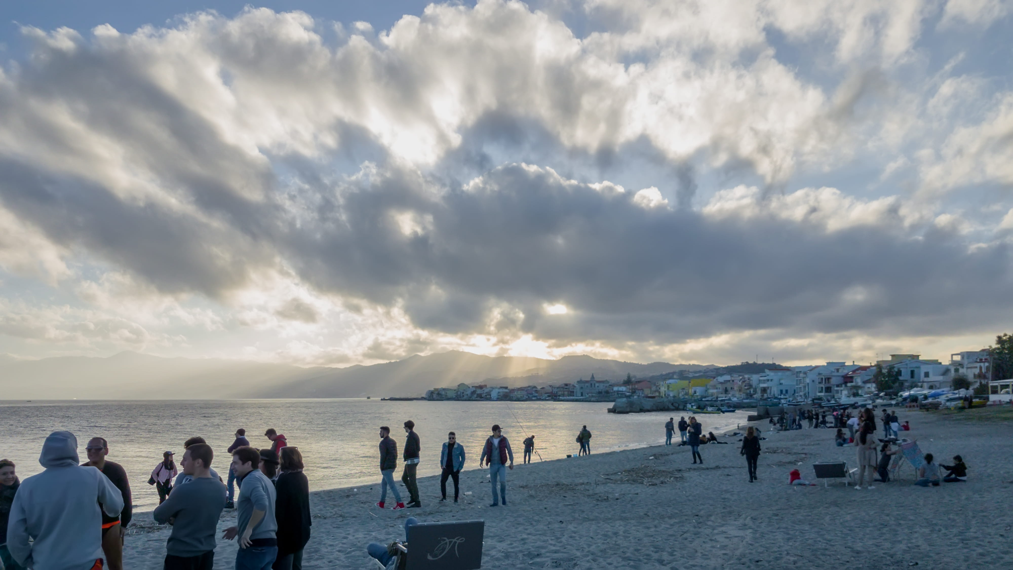 men, adult, beach, outdoors, looking at view, 4K, land, cloud - sky, large group of people, province of messina, horizon over water, nature, holiday, scenics - nature, HD Wallpaper
