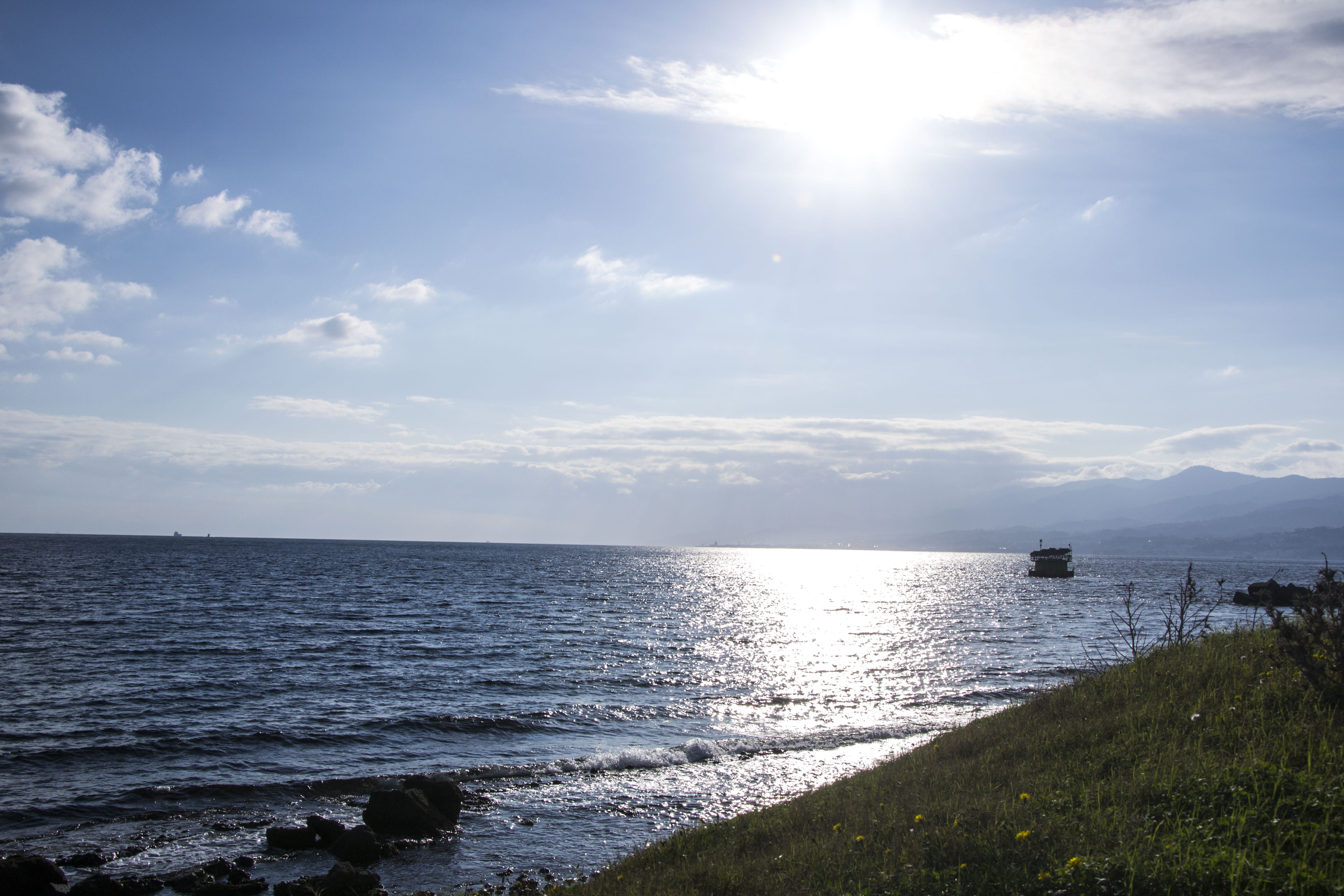 scenics - nature, horizon over water, idyllic, outdoors, sky, horizon, water, sun, sunlight, beauty in nature, tranquility, 4K, sea, land, cloud - sky, HD Wallpaper