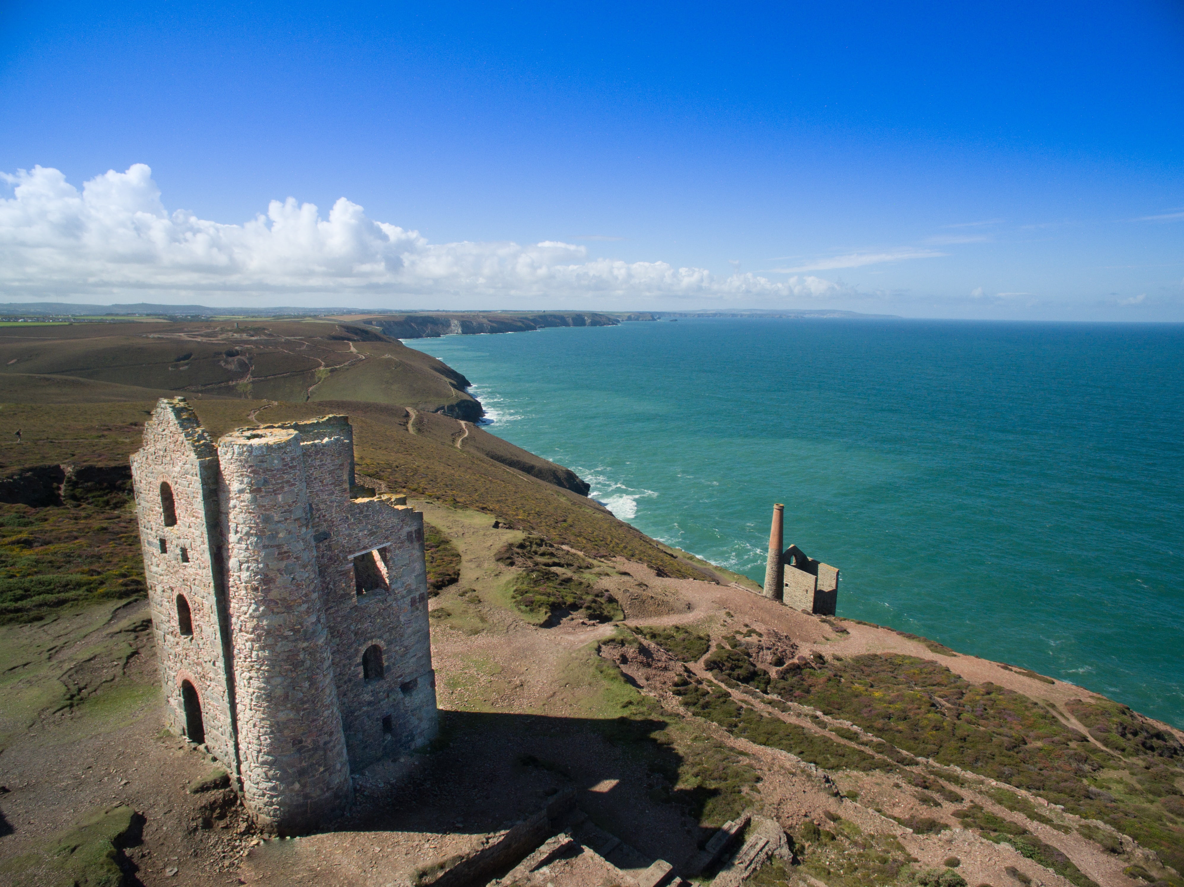 day, coastal, cornish, tranquility, tin house, seascape, archaeology, chimney, beach, tin, old ruin, cloud - sky, cornwall, ruined, tower, sky, mine, travel destinations, HD Wallpaper