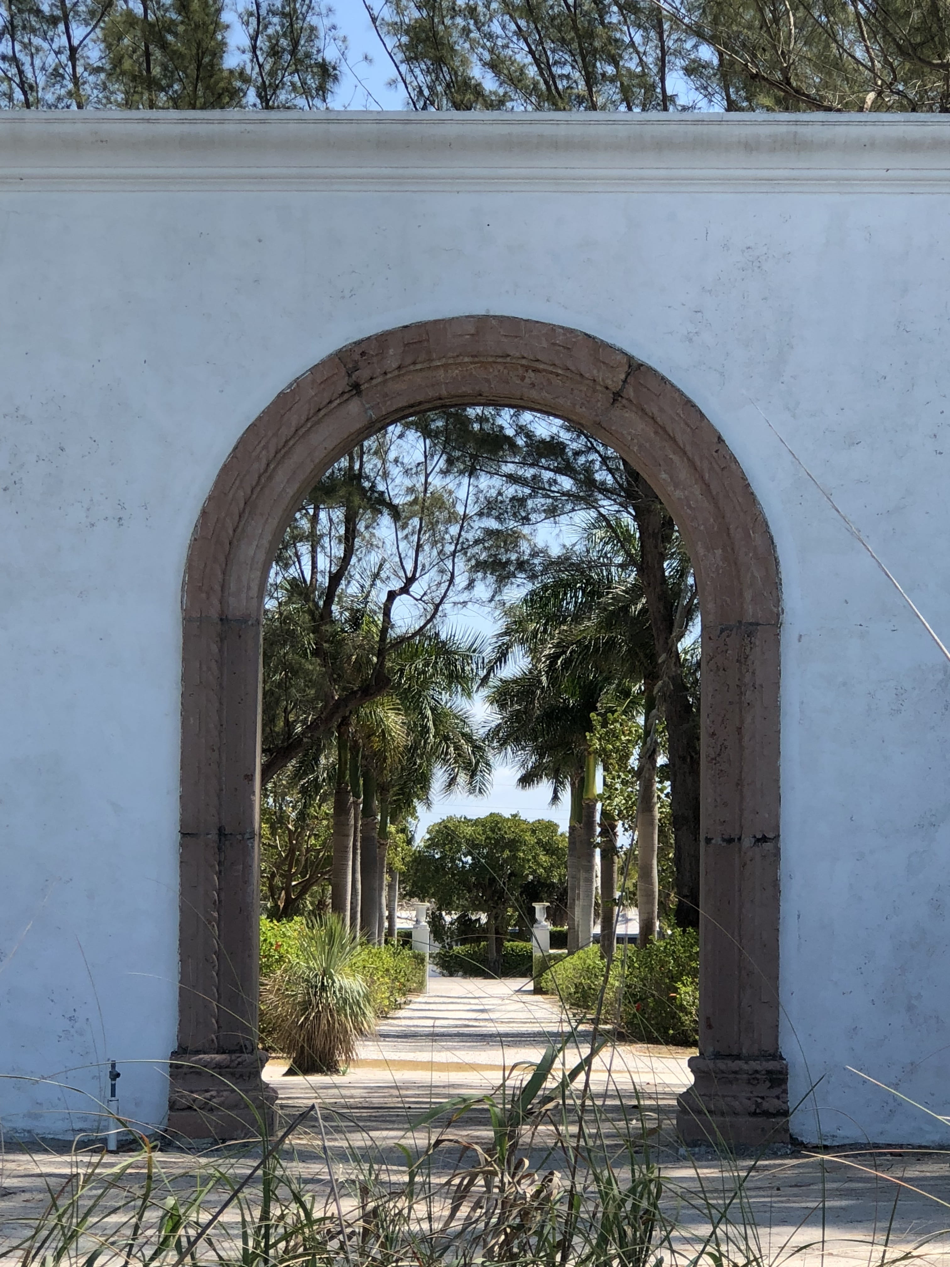 outdoor, sky, built structure, the way forward, florida, travel, no people, the past, stone, building, history, sunlight, design, tree, growth, mansion, Phone HD Wallpaper