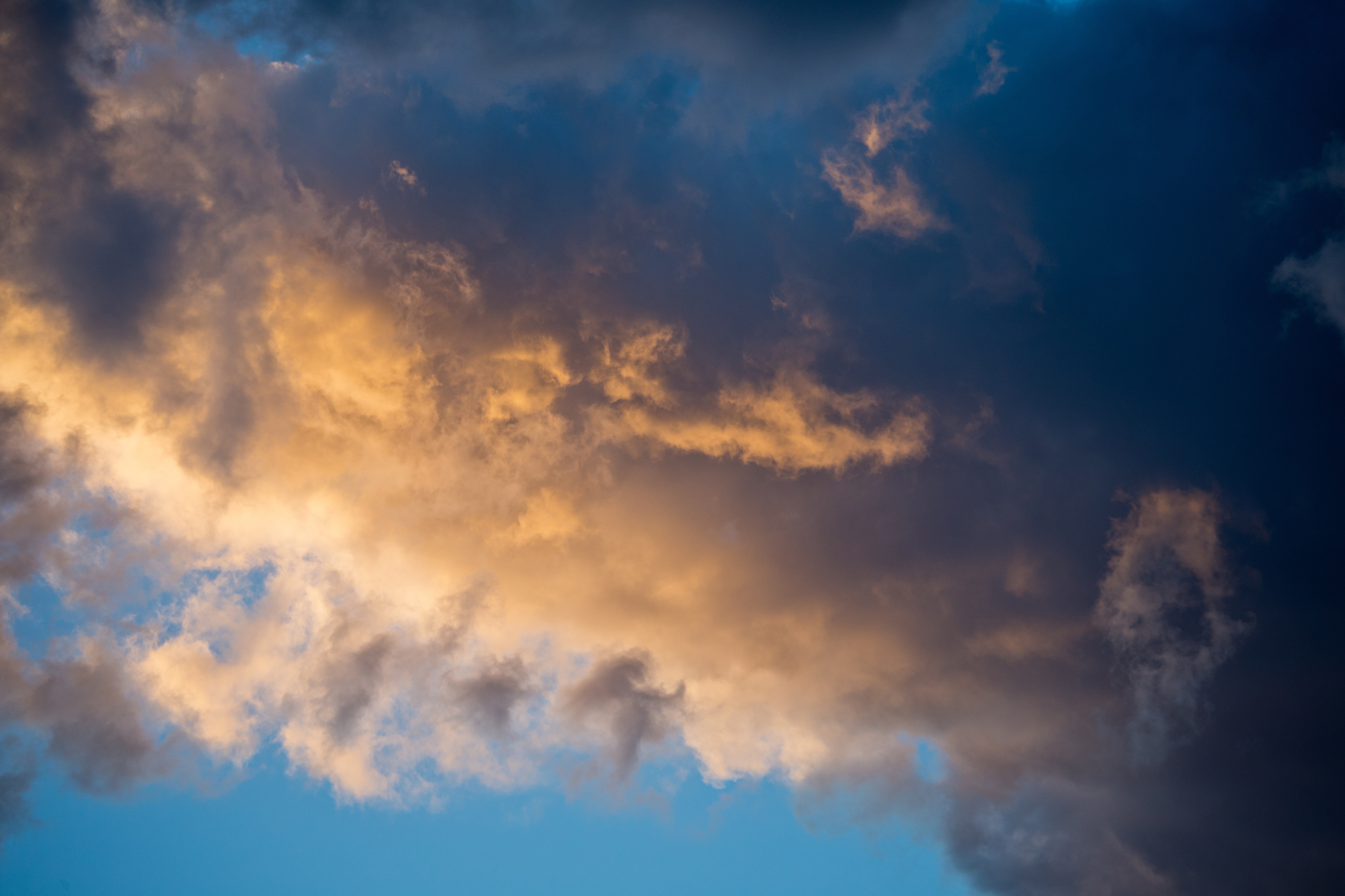 meteorology, environment, sunlight, low, blue, atmosphere, wispy, 5K, nature, bright, clouds, storm, backgrounds, abstract, sunset, photo, angle, beauty in nature, HD Wallpaper