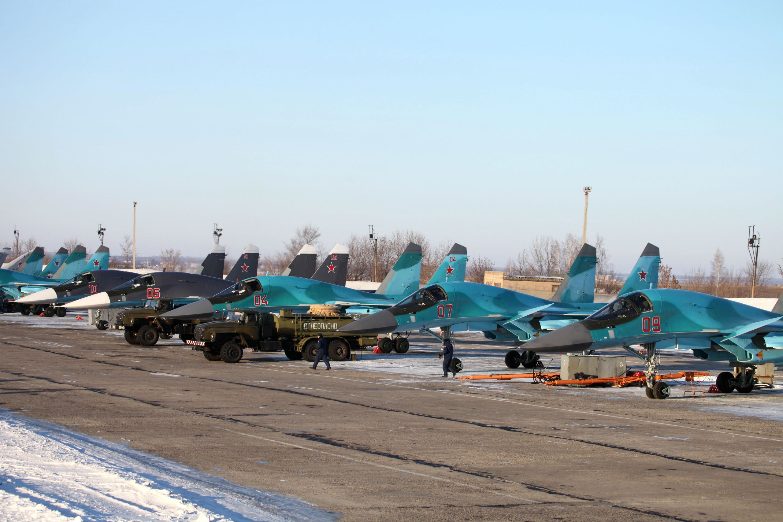 transportation, travel, 2K, airport, air vehicle, outdoors, clear sky, day, airplane, land, sukhoi su 34, plane, in a row, mode of transportation, blue, HD Wallpaper