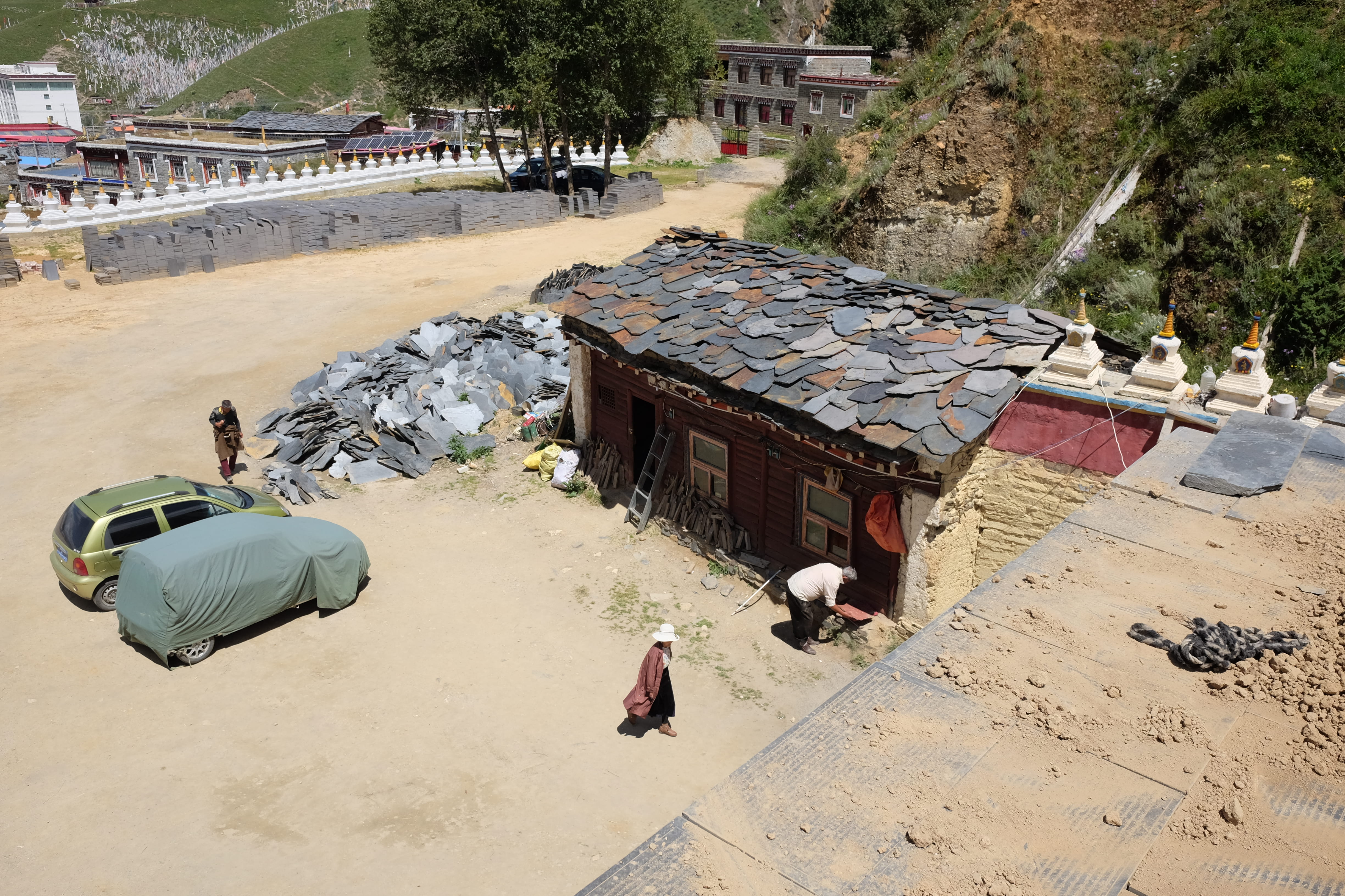 incidental people, built structure, occupation, adult, tree, high angle view, asia, real people, 4K, building, walking, outdoors, china, garze, tagong, HD Wallpaper