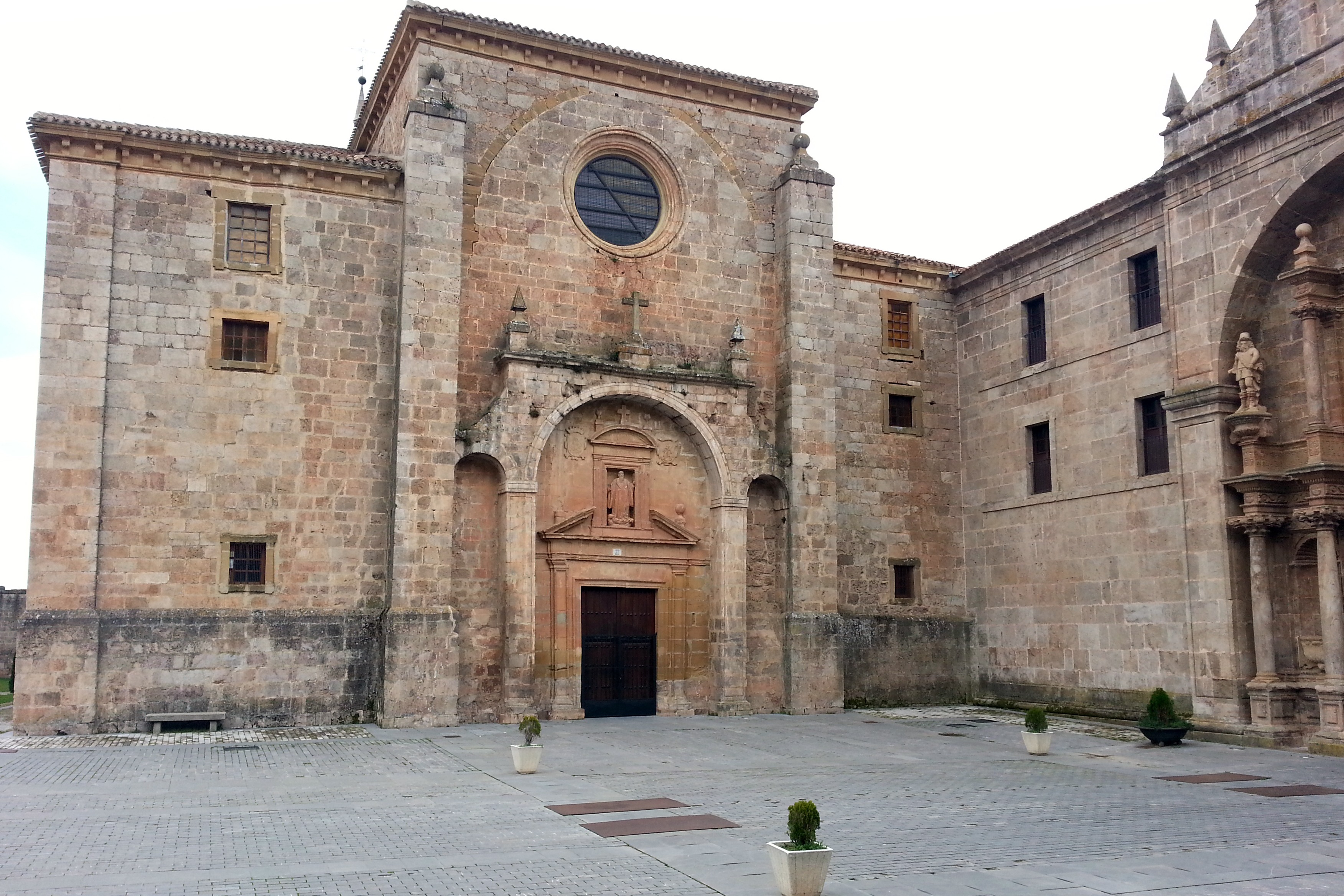 outdoors, church, architecture, facade, la rioja, old, belief, history, building, building exterior, the past, spirituality, clear sky, built structure, HD Wallpaper