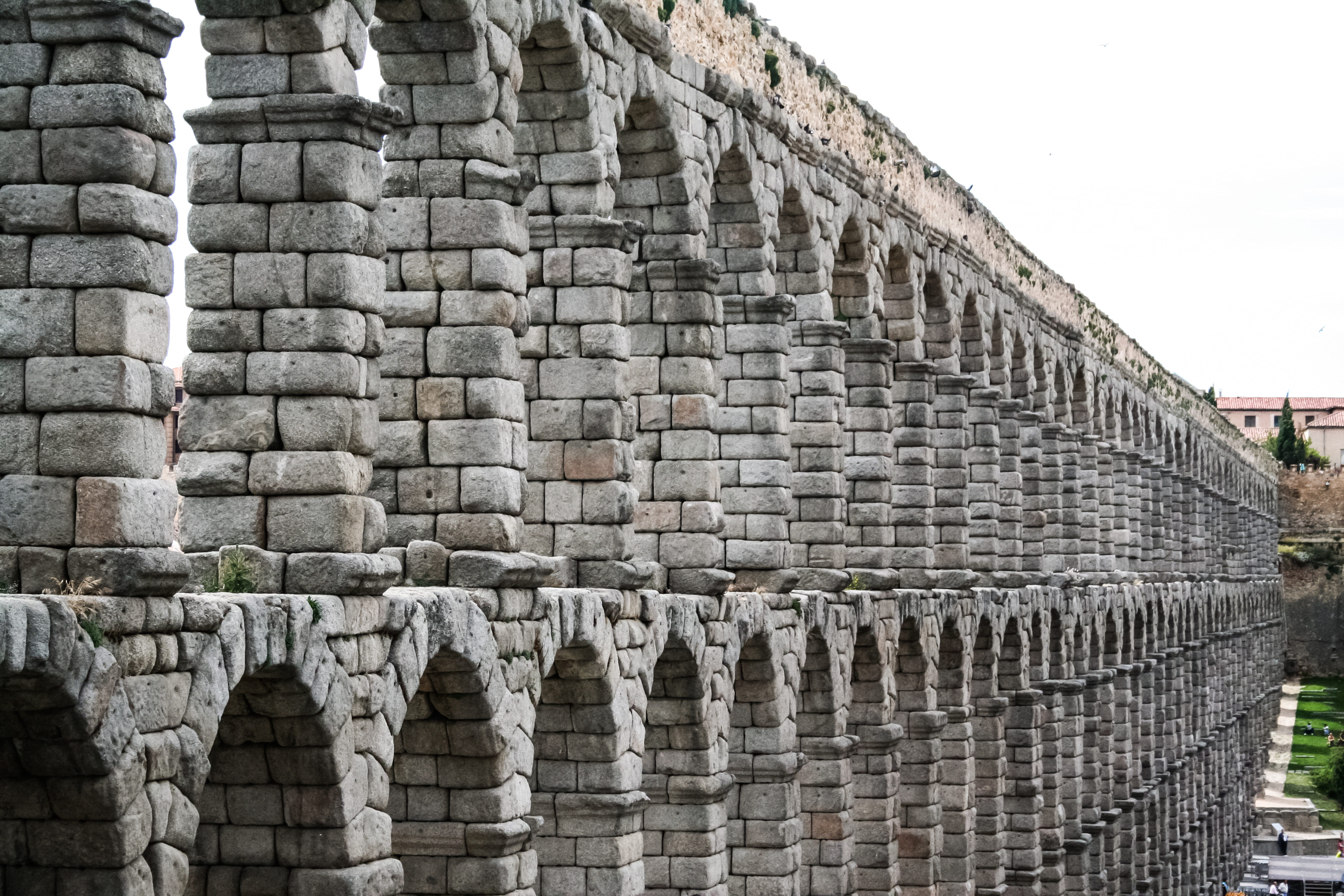 outdoors, 5K, architectural column, roman agueduct, segovia, historic, travel, wall, built structure, low angle view, day, history, architecture, ancient civilization, HD Wallpaper