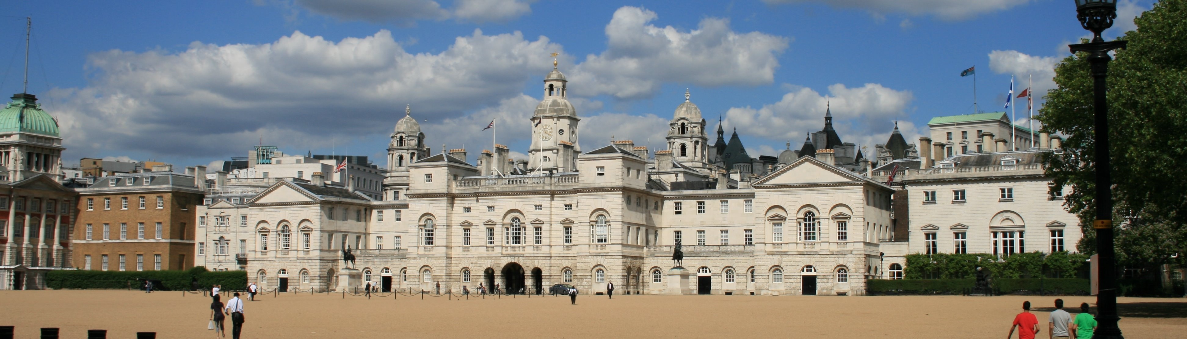 town, built structure, 4K, panoramic, the past, cloud - sky, tourist, day, palacio nacional, london, incidental people, crowd, sky, outdoors, government, HD Wallpaper