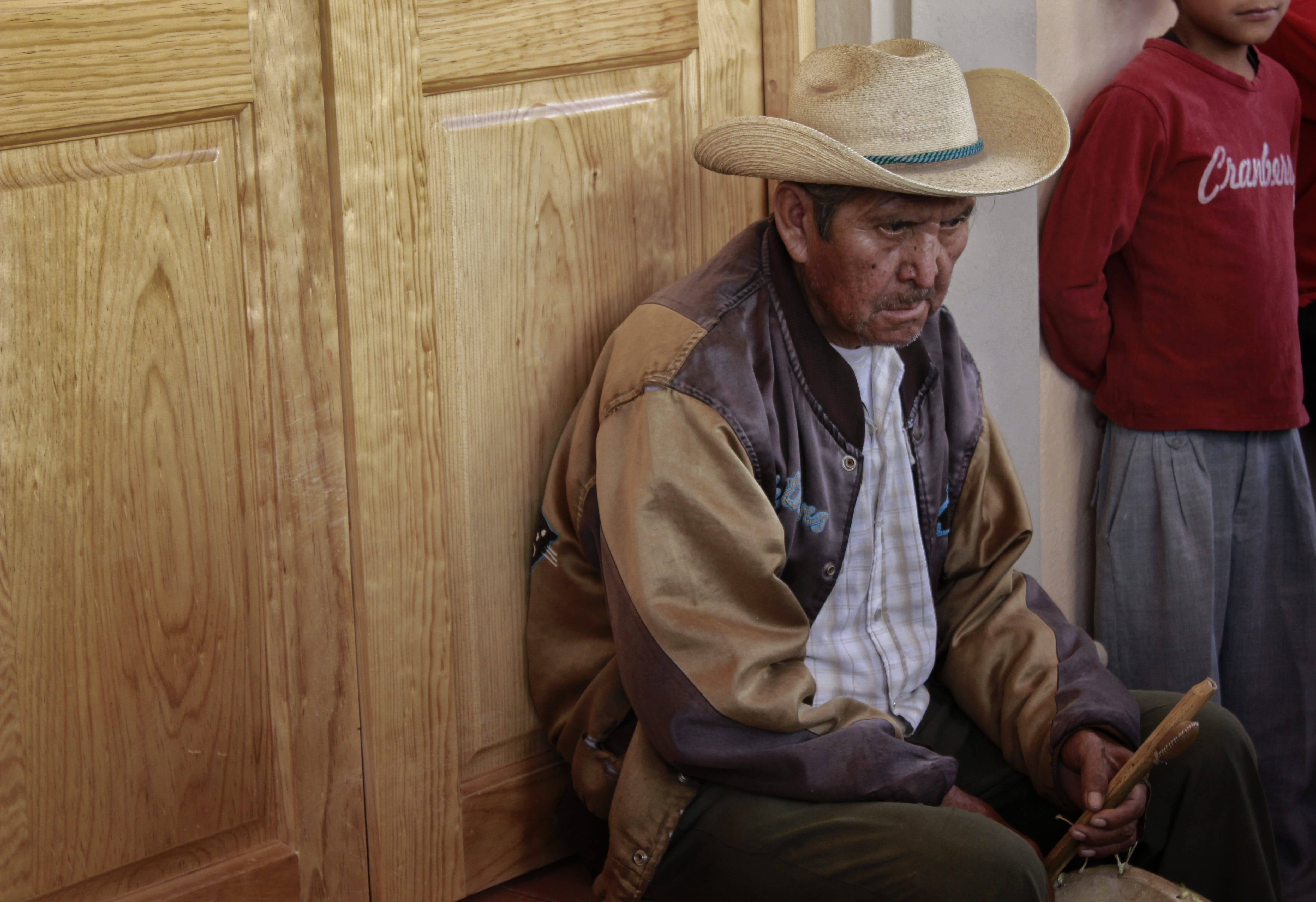 mexico, apparel, coat, human, adult, two people, cowboy, wood, sitting, méxico, contemplation, senior adult, men, social issues, 4K, mature men, casual clothing, HD Wallpaper