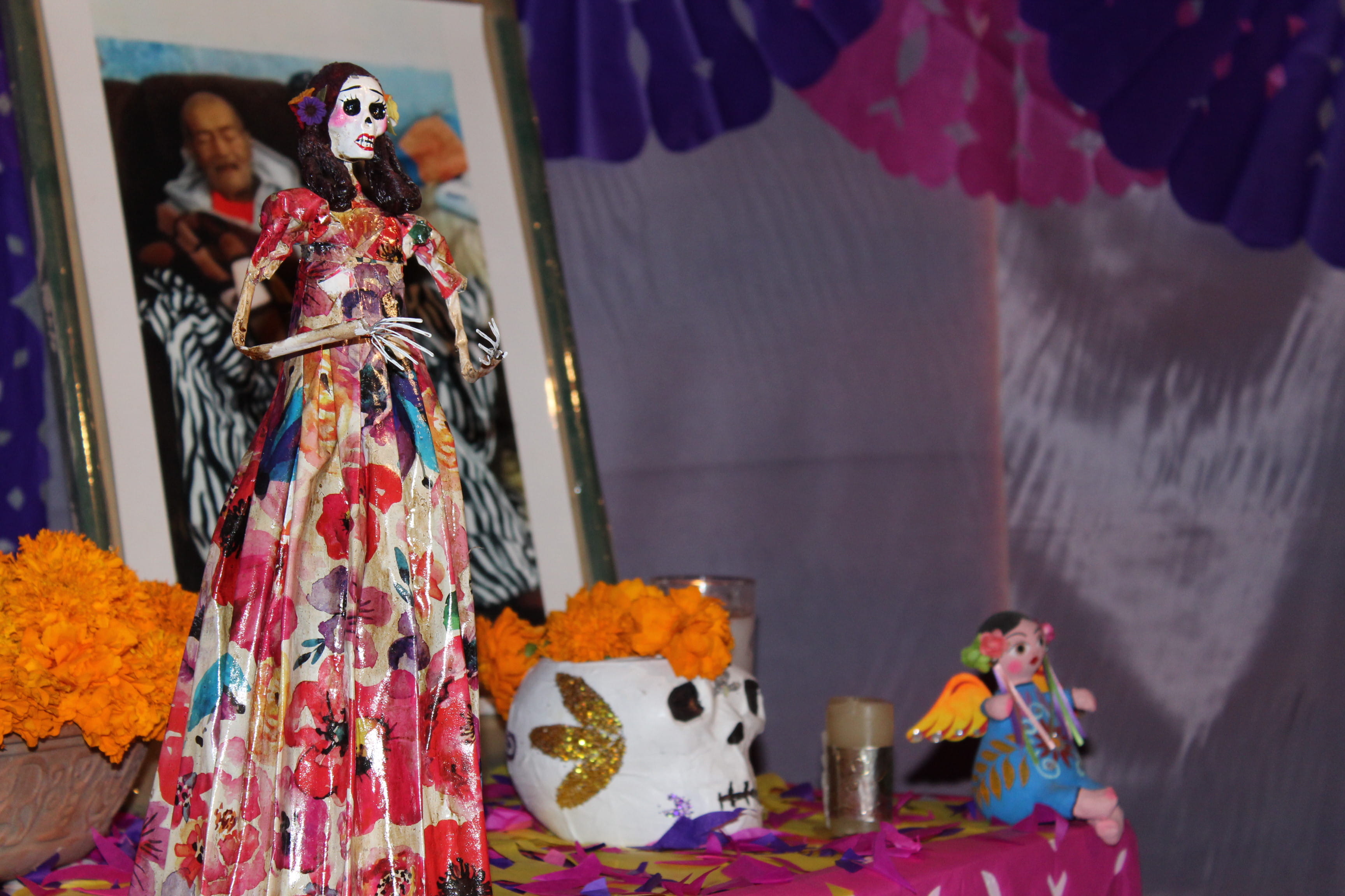 focus on foreground, color, female likeness, art and craft, day, decoration, calaberas, indoors, 2K, méxico, no people, sculpture, toy, creativity, celebration, HD Wallpaper
