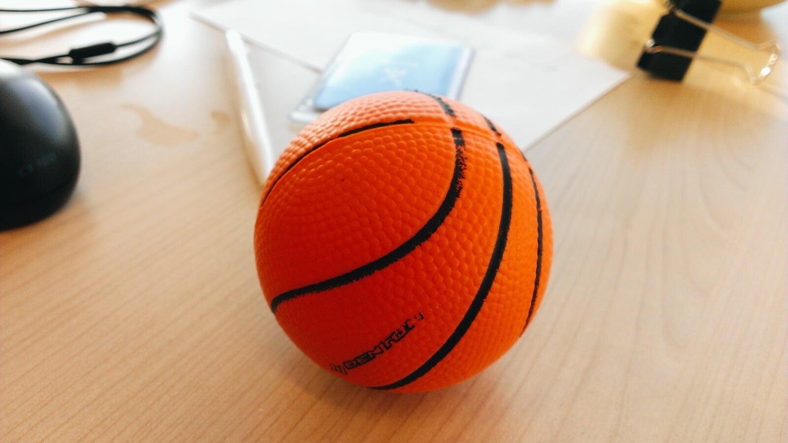 high angle view, wood - material, wood, hardwood floor, no people, focus on foreground, still life, white, court, miniatures, table, sport, 720P, ball, HD Wallpaper