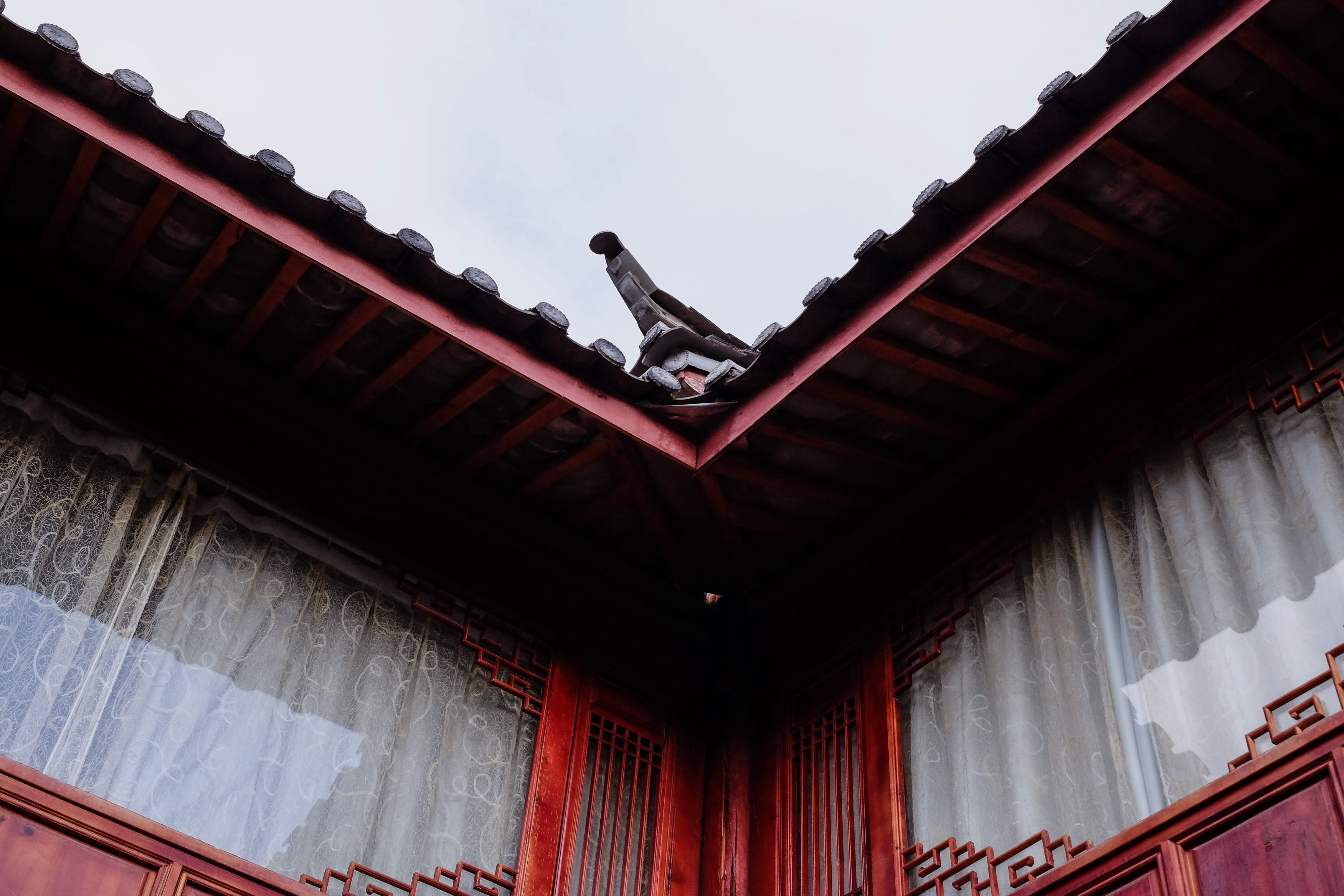 belief, the past, banister, mammal, outdoors, vulture, tile roof, red, angle, column, ceiling, couch, nature, religion, history, bird, place of worship, HD Wallpaper
