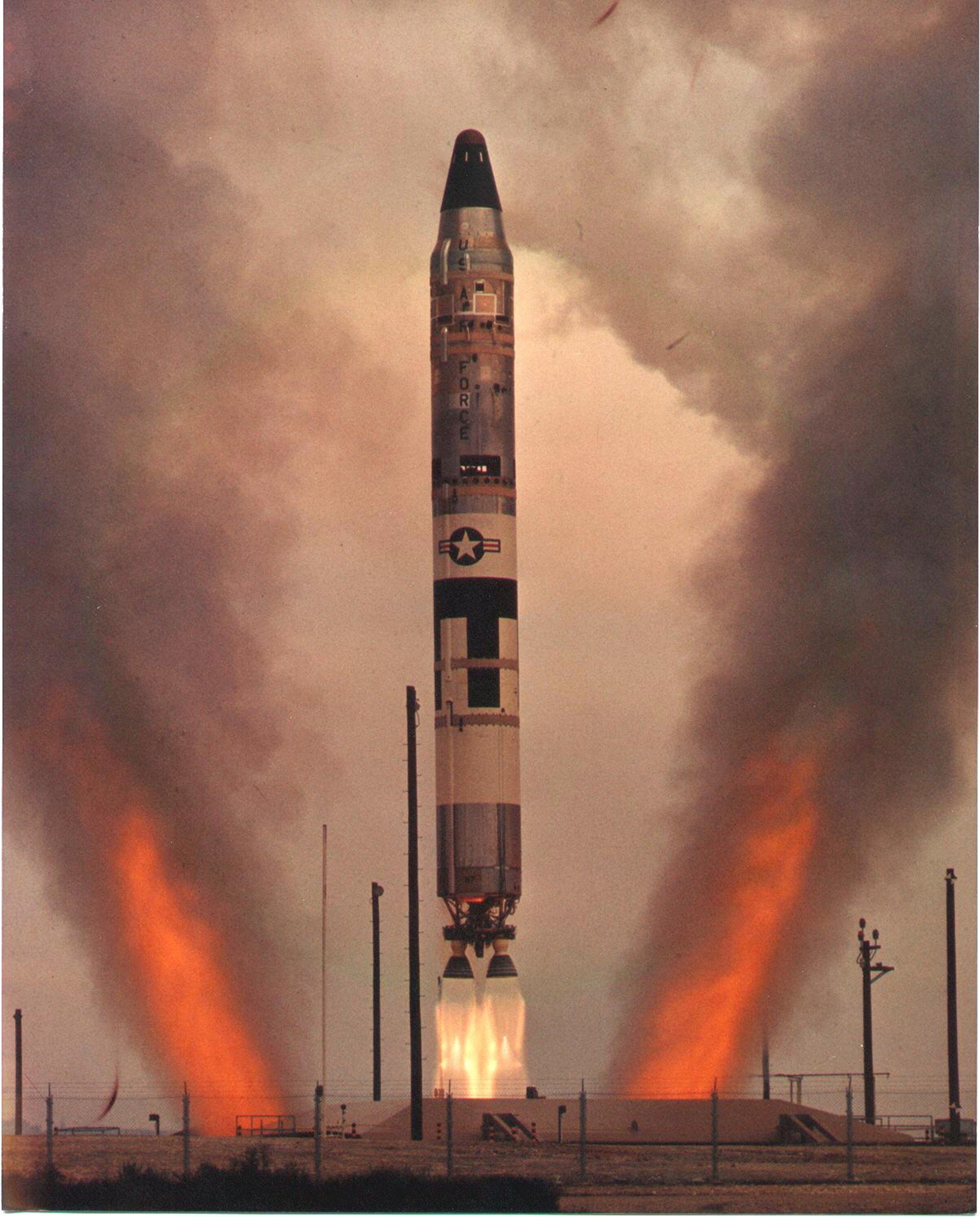 titan ii, launch, wepons, nuclear, icbm, 2K, Phone HD Wallpaper