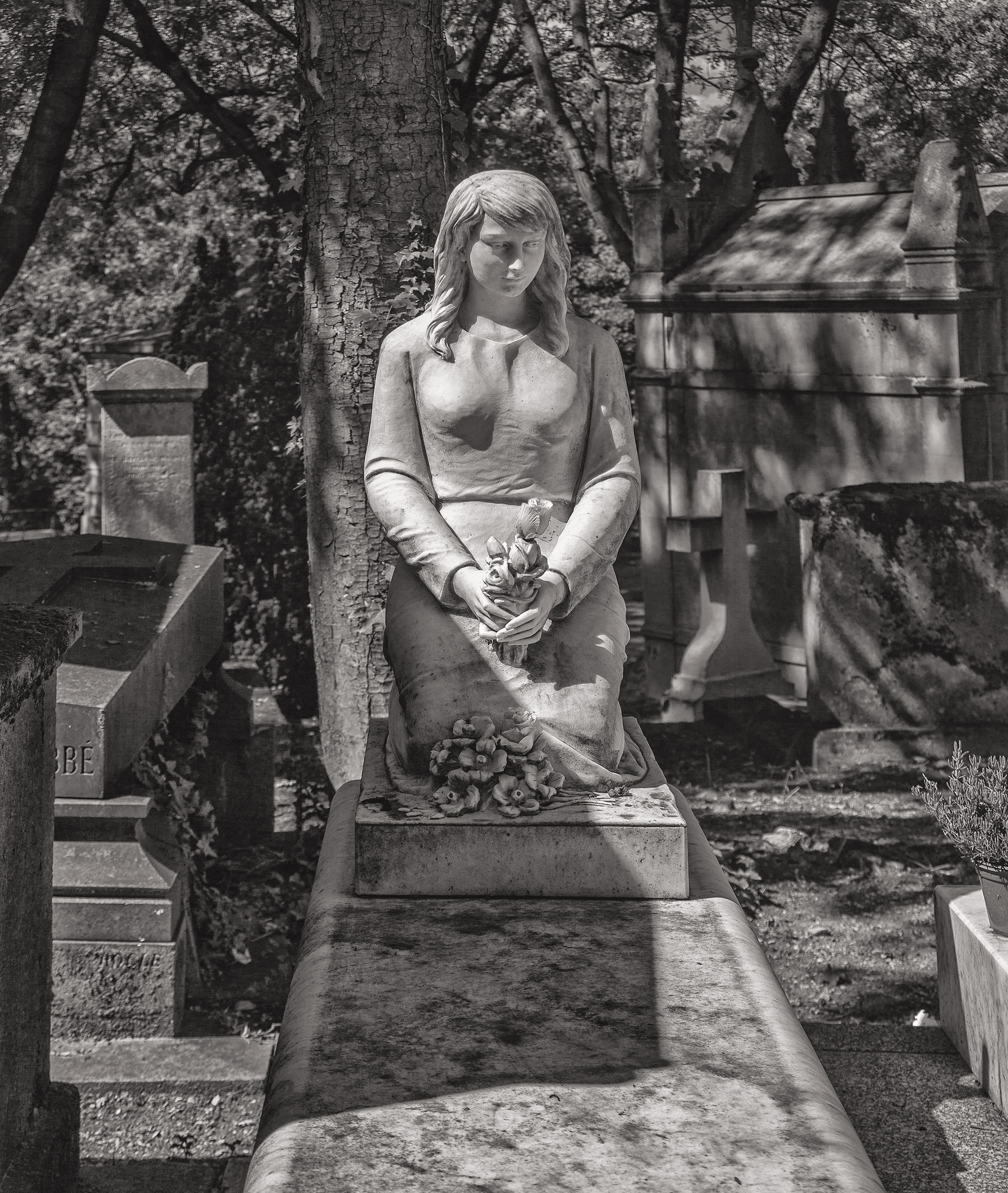 grave, flounder, halibut, art, sculpture, one person, sitting, young women, day, real people, cross, person, outdoors, fish, emotion, figurine, casual clothing, Phone HD Wallpaper