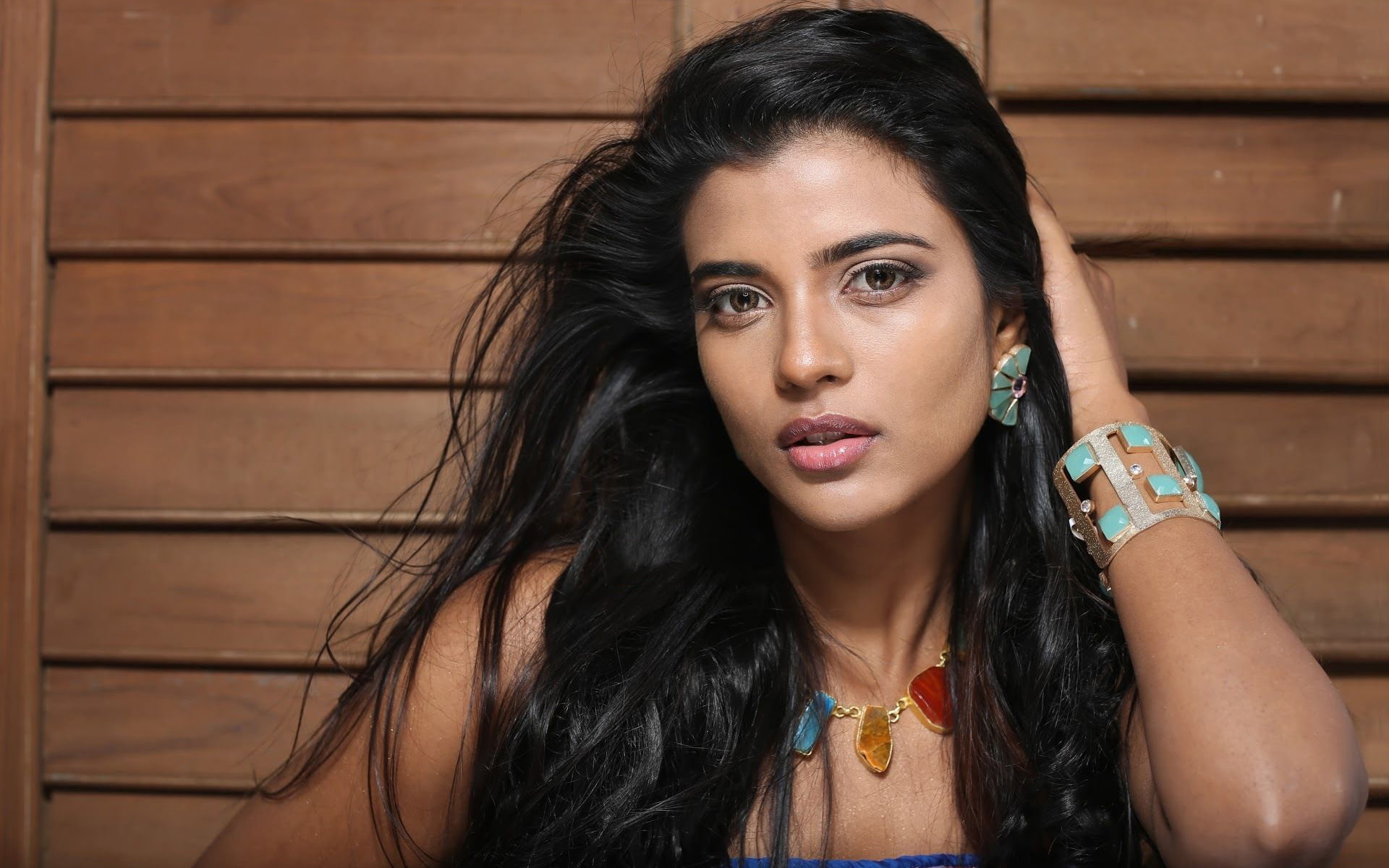 beauty, looking at camera, headshot, jewelry, front view, one person, fashion, Rajesh, women, black hair, young women, Aishwarya, lifestyles, hairstyle, HD Wallpaper
