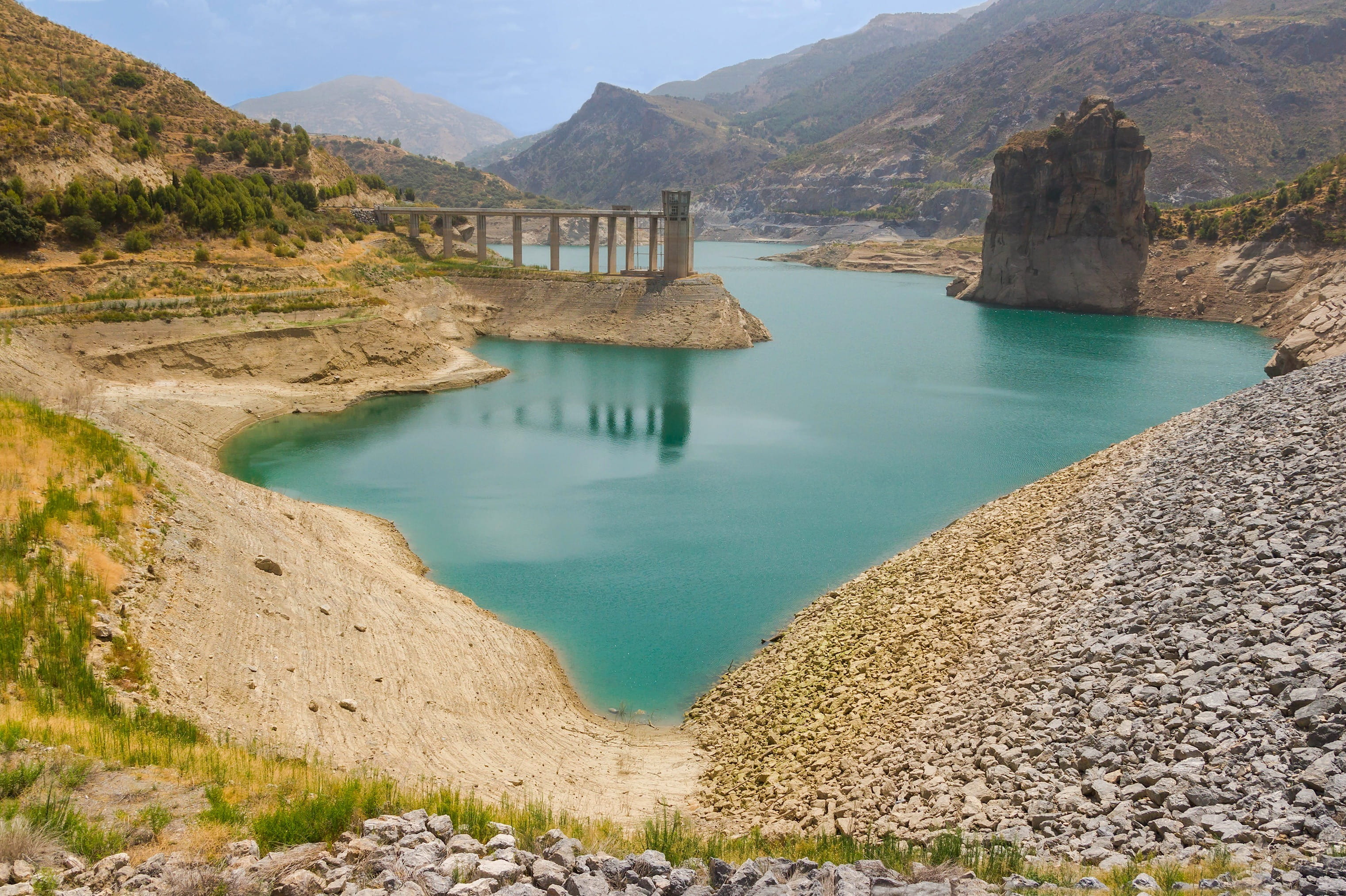 sky, tranquil scene, water, mountain, dam, no people, 2K, rock, travel Locations, solid, spring, river, mountain range, Spain, reservoir, country, outside, HD Wallpaper