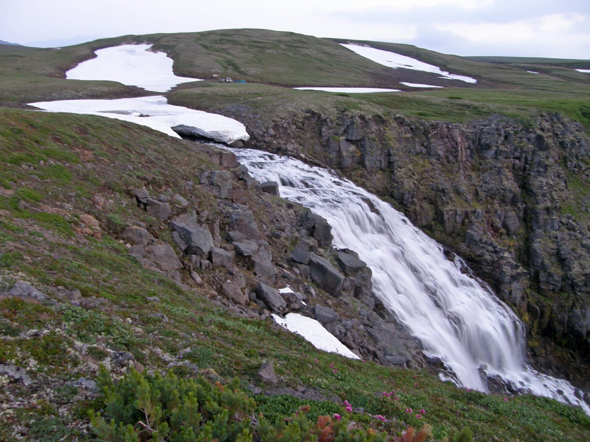 rock, land, waterfall, snow, tranquil scene, non-urban scene, journey, highlands, ice, tourism, autumn, mountain valley, mountains, flowing, sky, 1080P, HD Wallpaper