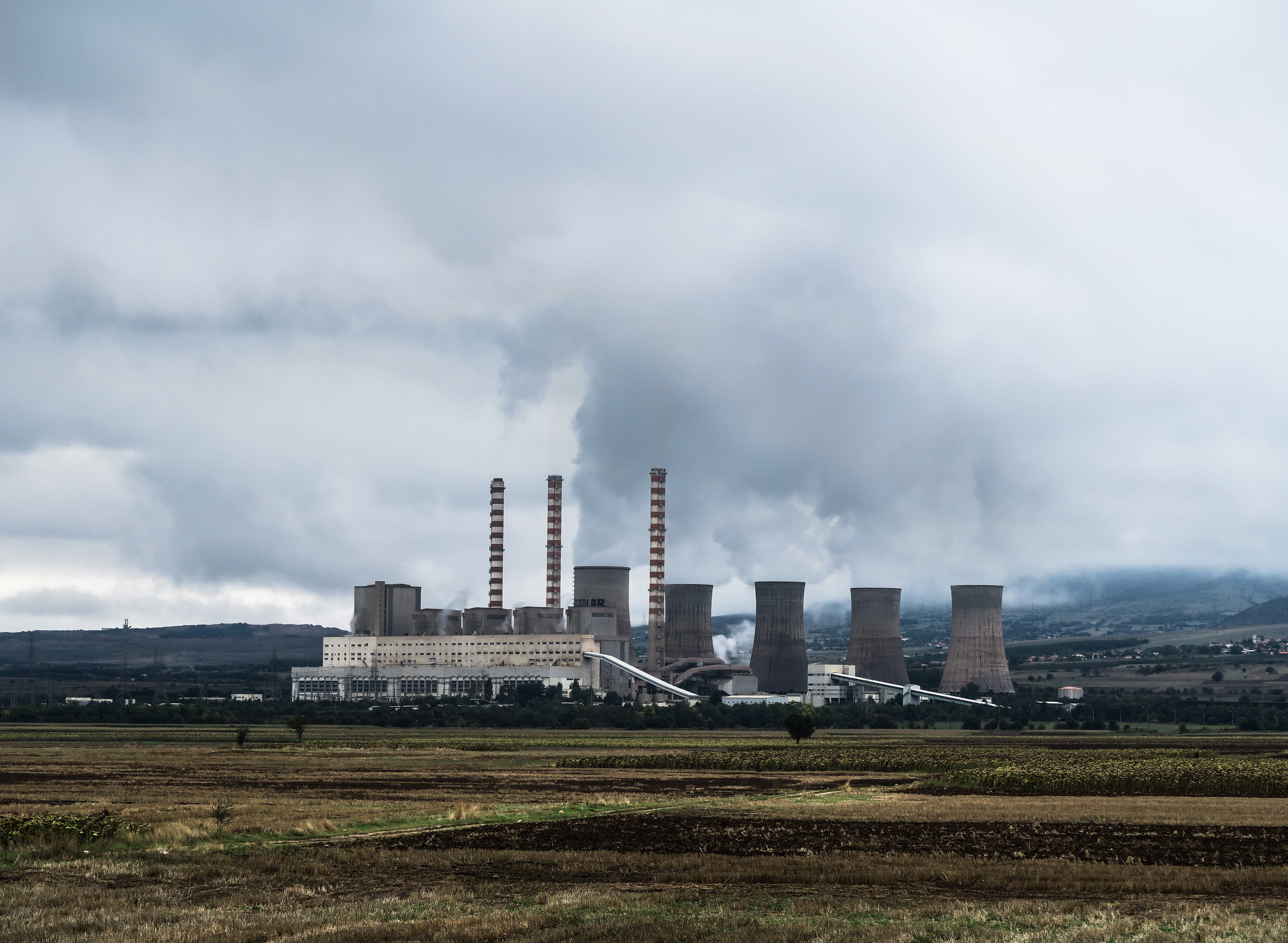 smoke stack, fuel and power generation, nature, building, no people, cooling tower, fumes, industry, pollution, cloud, power station, exterior, factory, HD Wallpaper