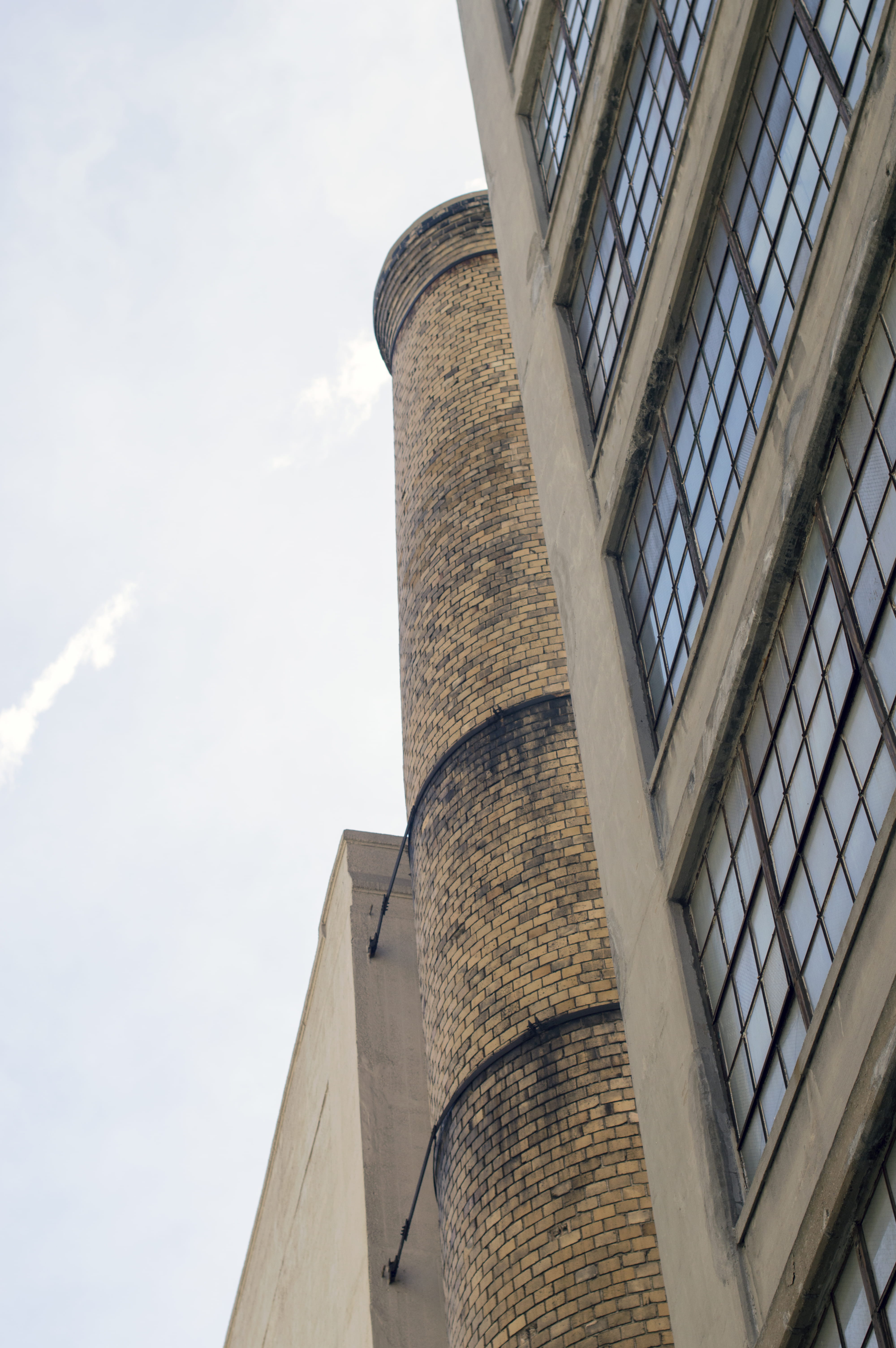 wall - building feature, united states, building, tower, low angle view, industrial, yellow, meatpacking district, new york, concrete, tall - high, day, Phone HD Wallpaper