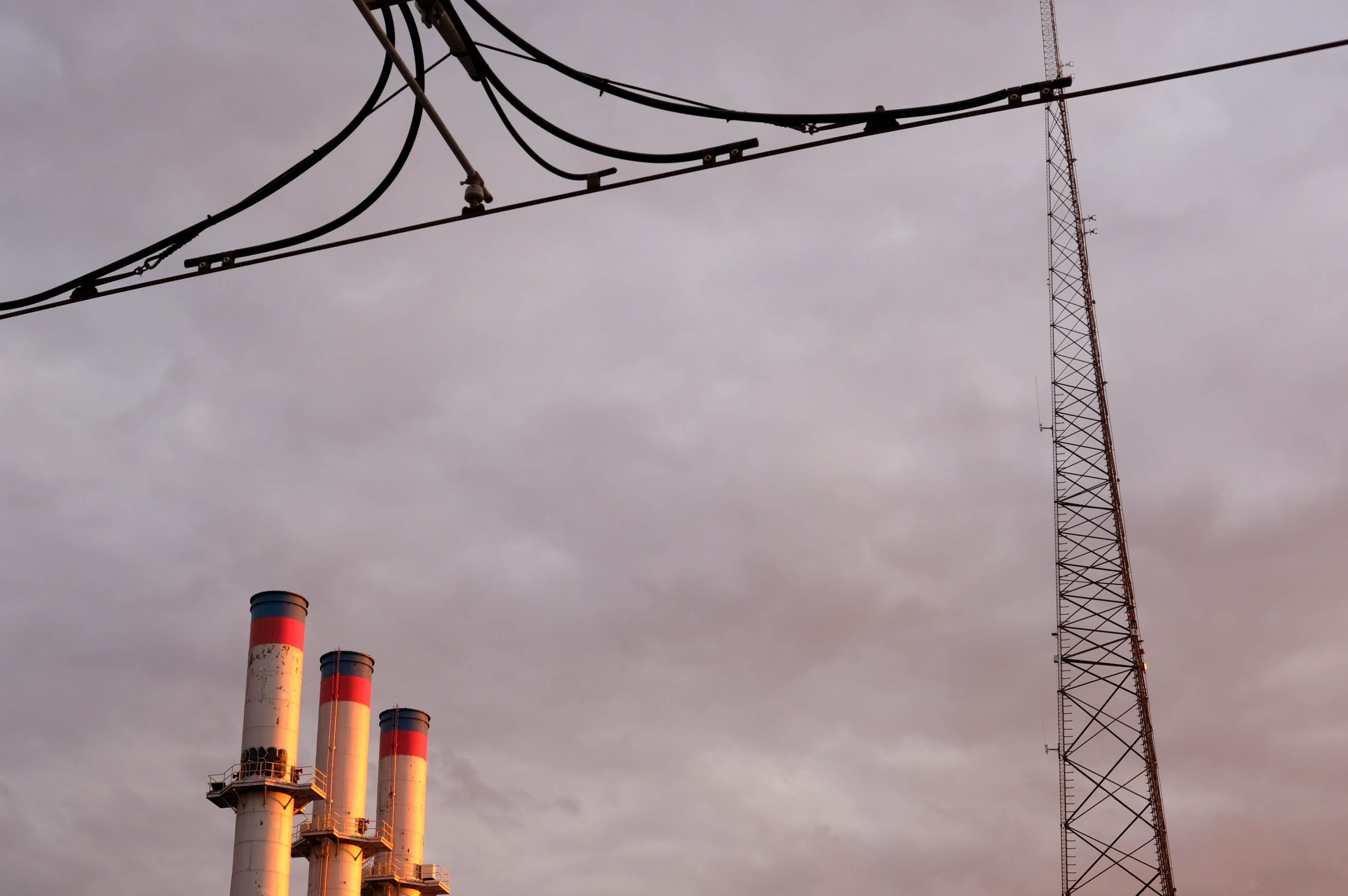 radio tower, environmental issues, built structure, outdoors, no people, day, architecture, factory, electricity, smokestacks, low angle view, smoke stack, HD Wallpaper