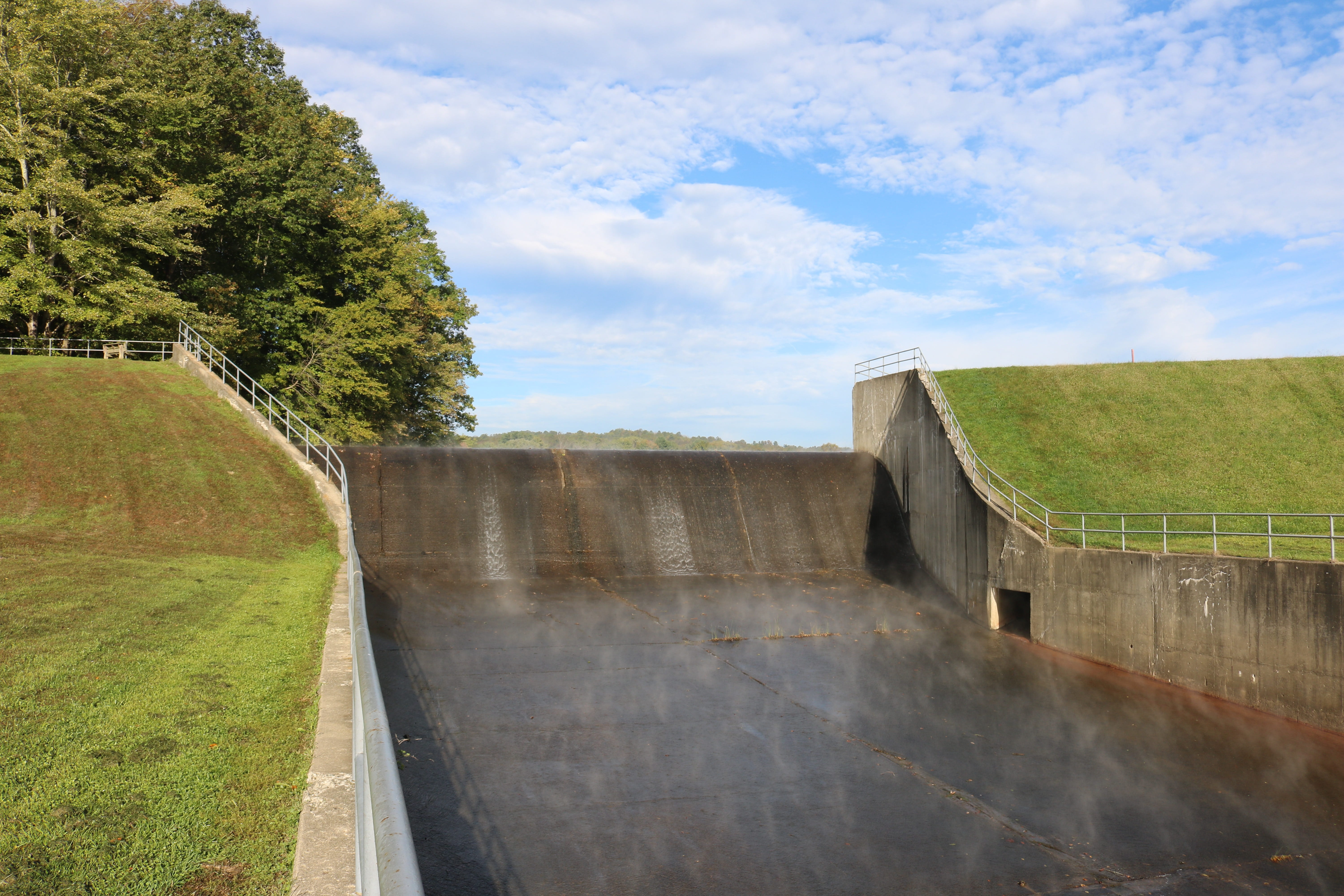 tree, spillway, steam fog, day, no people, dam, green color, north america, field, built structure, wall, lake, cloud - sky, sea smoke, plant, architecture, HD Wallpaper
