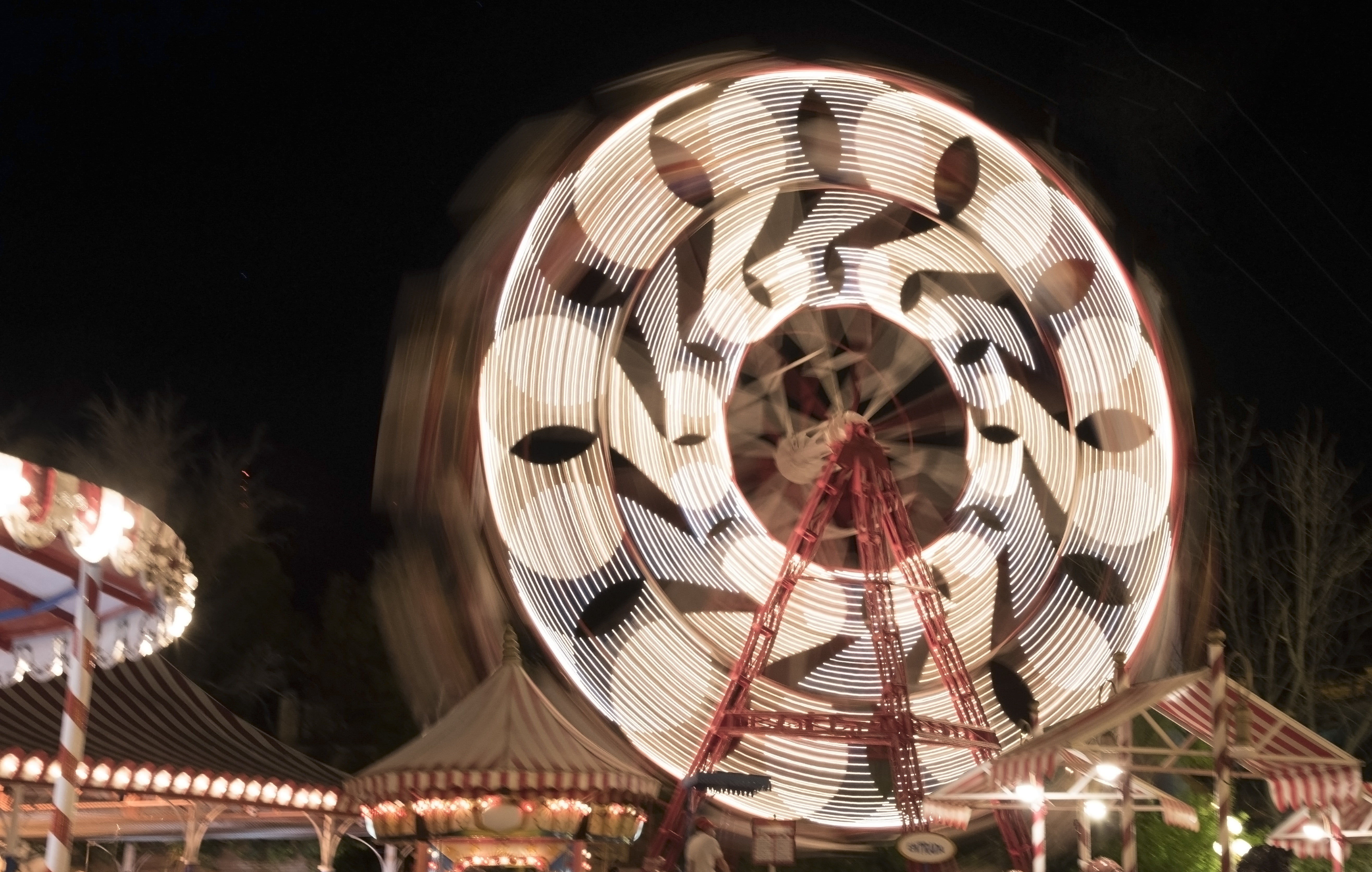 shape, fair, movement, built structure, pattern, no people, traveling carnival, circle, illuminated, amusement park, 5K, carnival, arts culture and entertainment, HD Wallpaper