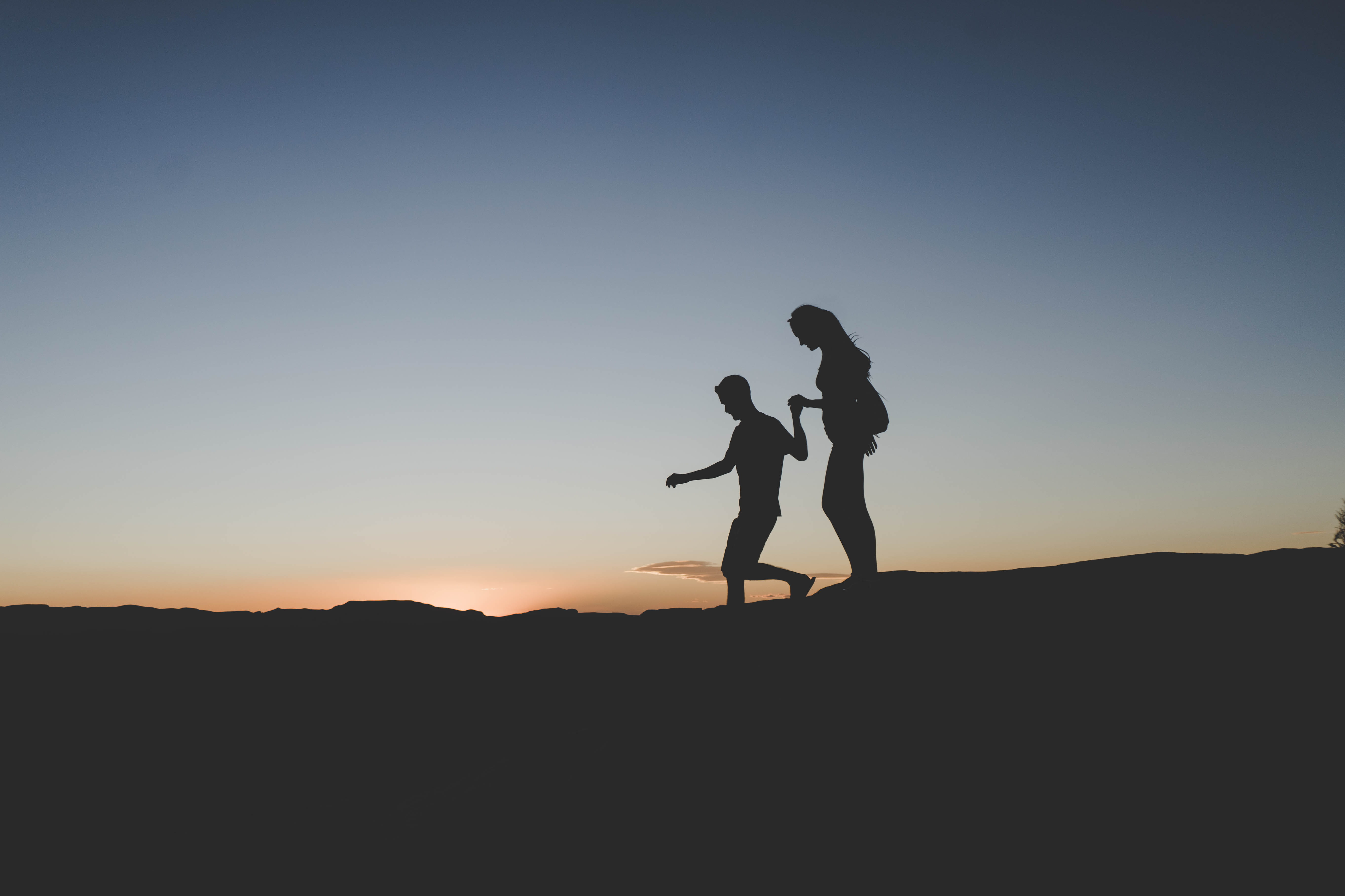 horizon, couple, love, the Human Body, boys, sunlight, hold, rock, recreational Pursuit, hiking, man, nature, black Color, men, lifestyles, sunset, outdoors, HD Wallpaper