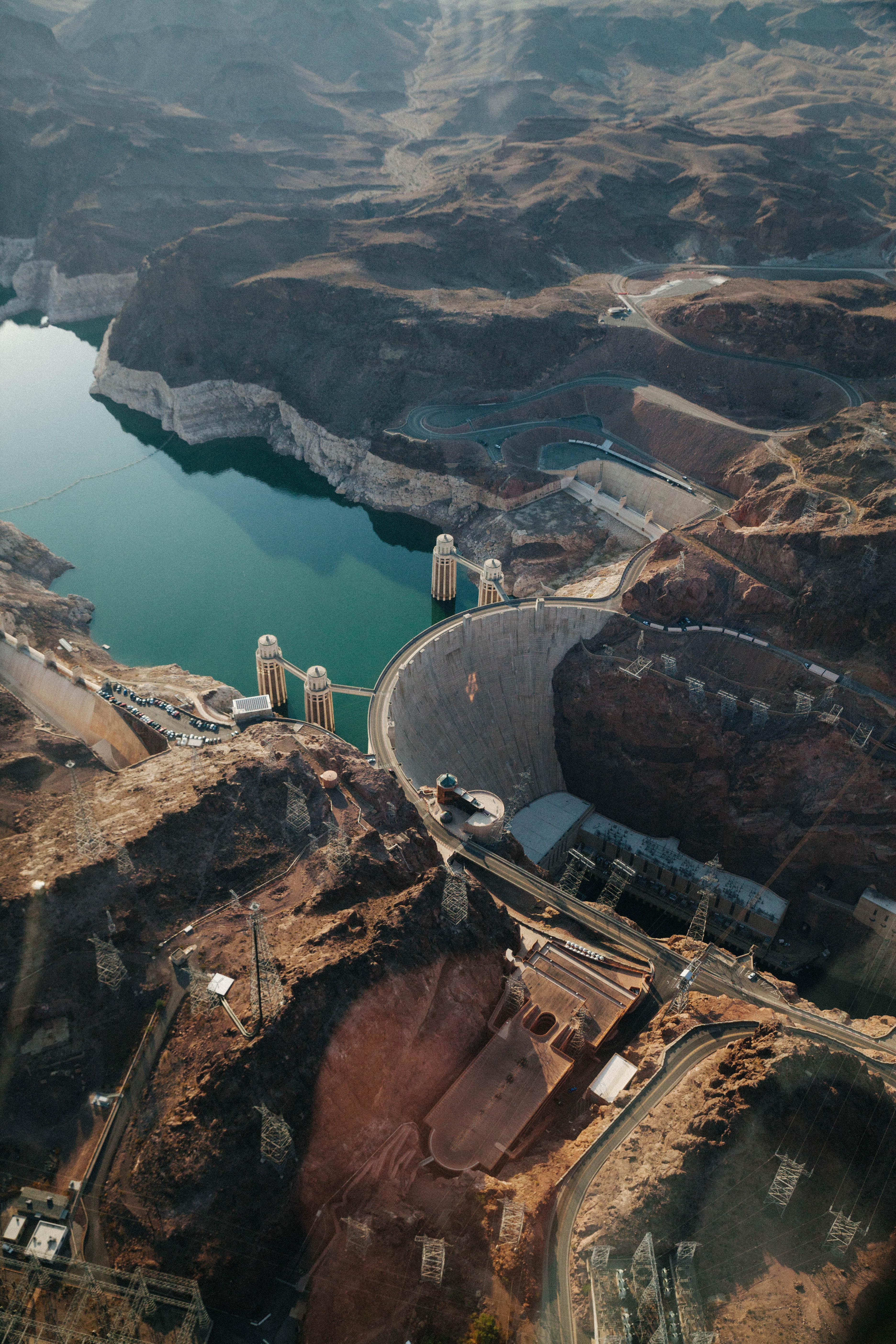 hoover, nature, renewable energy, tower, beauty in nature, road, no people, coast, aerial, rock, photography, dam, hydroelectric power, buildings, water, Phone HD Wallpaper