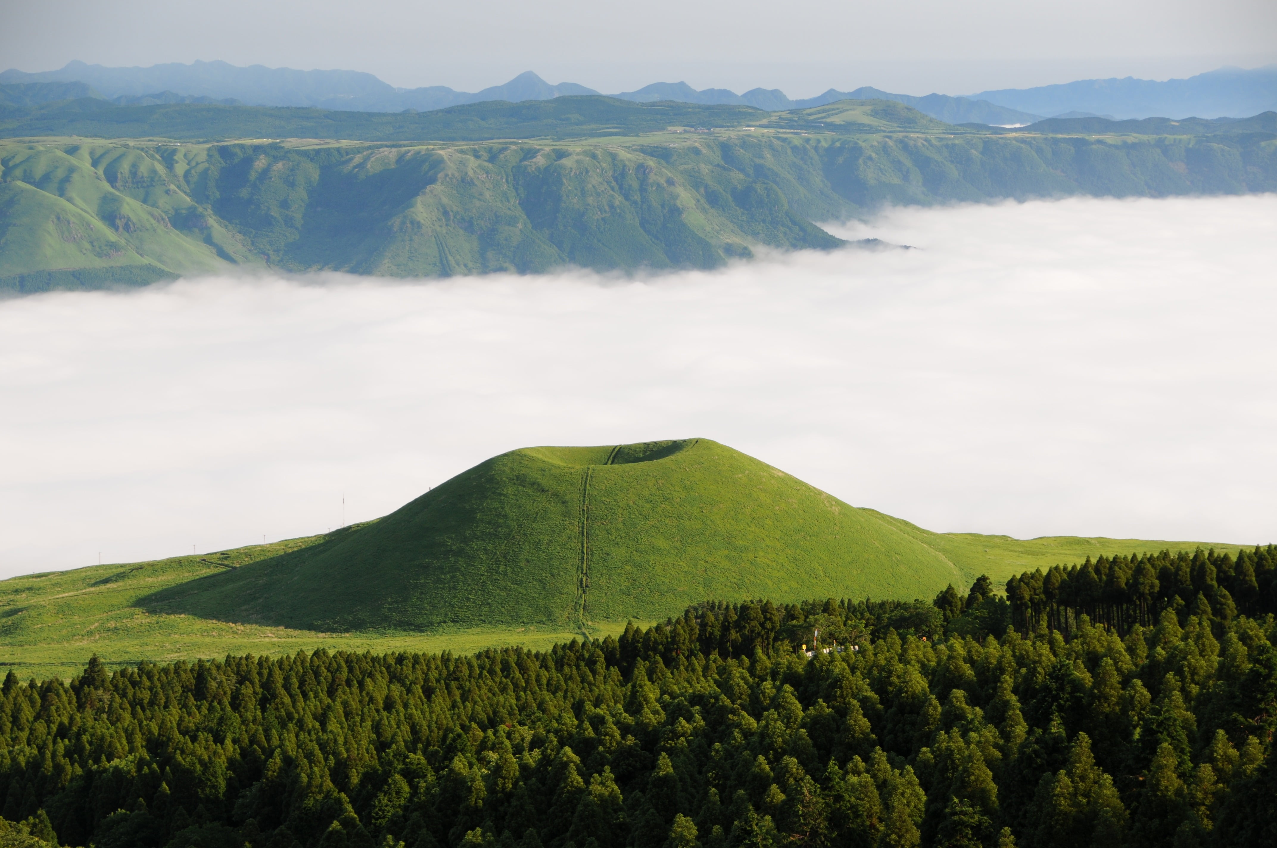 sky, beauty In Nature, hill, kumamoto, land, blue, mountain Peak, grass, nature, rolling landscape, mountain Range, somme, tranquil scene, plant, europe, HD Wallpaper