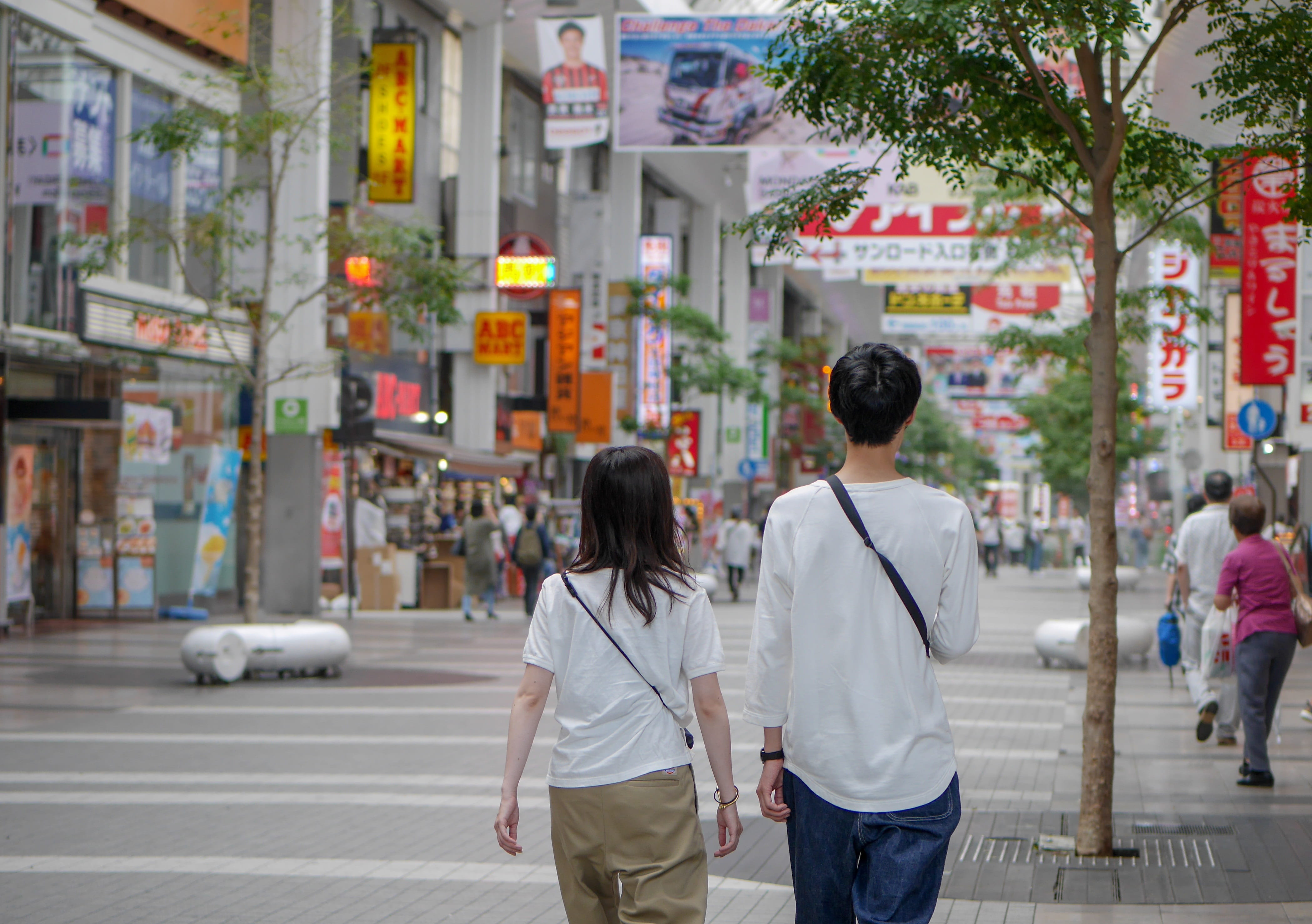 incidental people, women, japan, building exterior, the city, city, three quarter length, street, architecture, kumamoto, two people, people, couple - relationship, HD Wallpaper