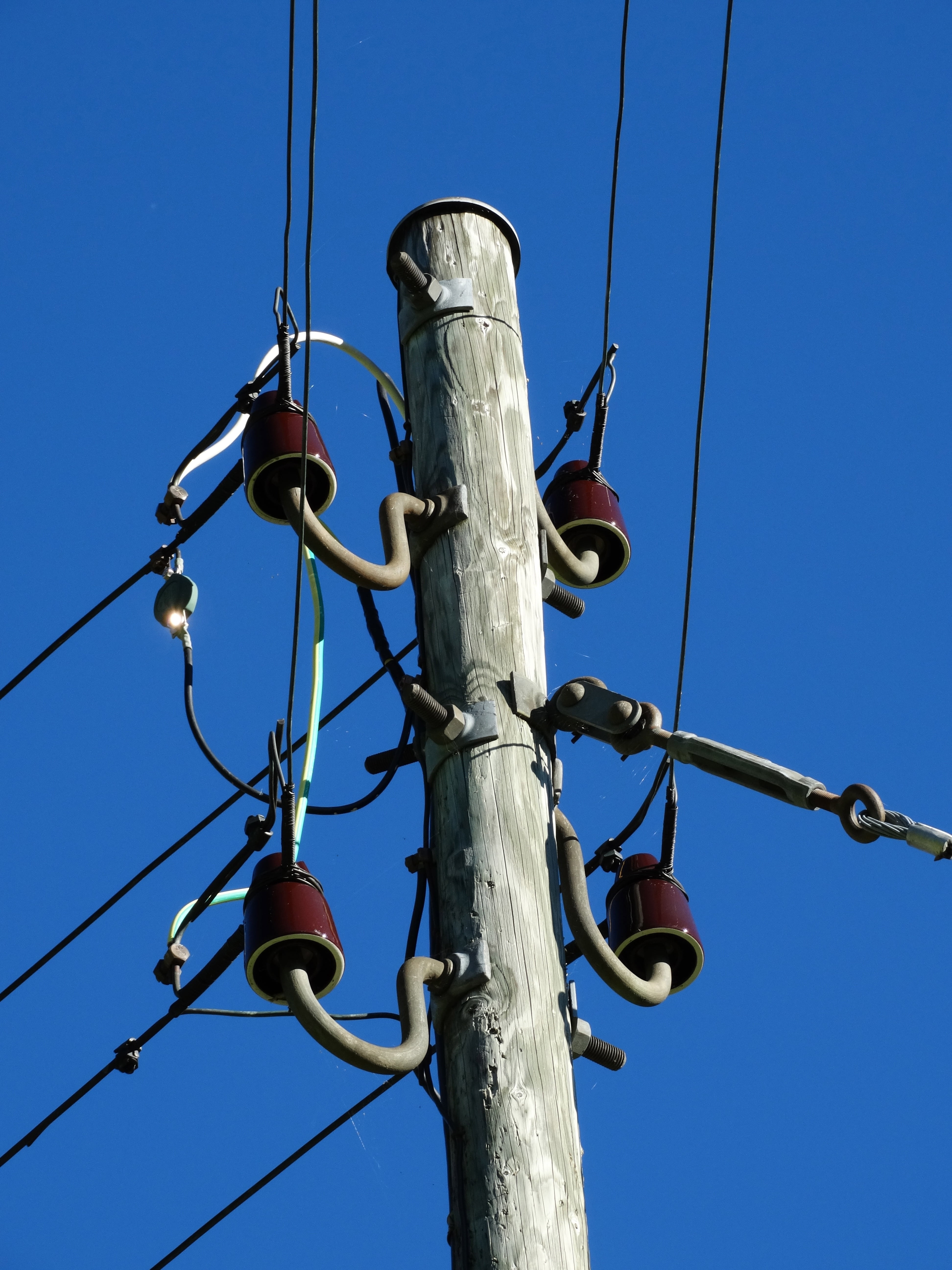 complexity, power Line, 5K, light, metal, low angle view, sunlight, nature, lighting equipment, electrical equipment, no people, technology, electricity pylon, Phone HD Wallpaper