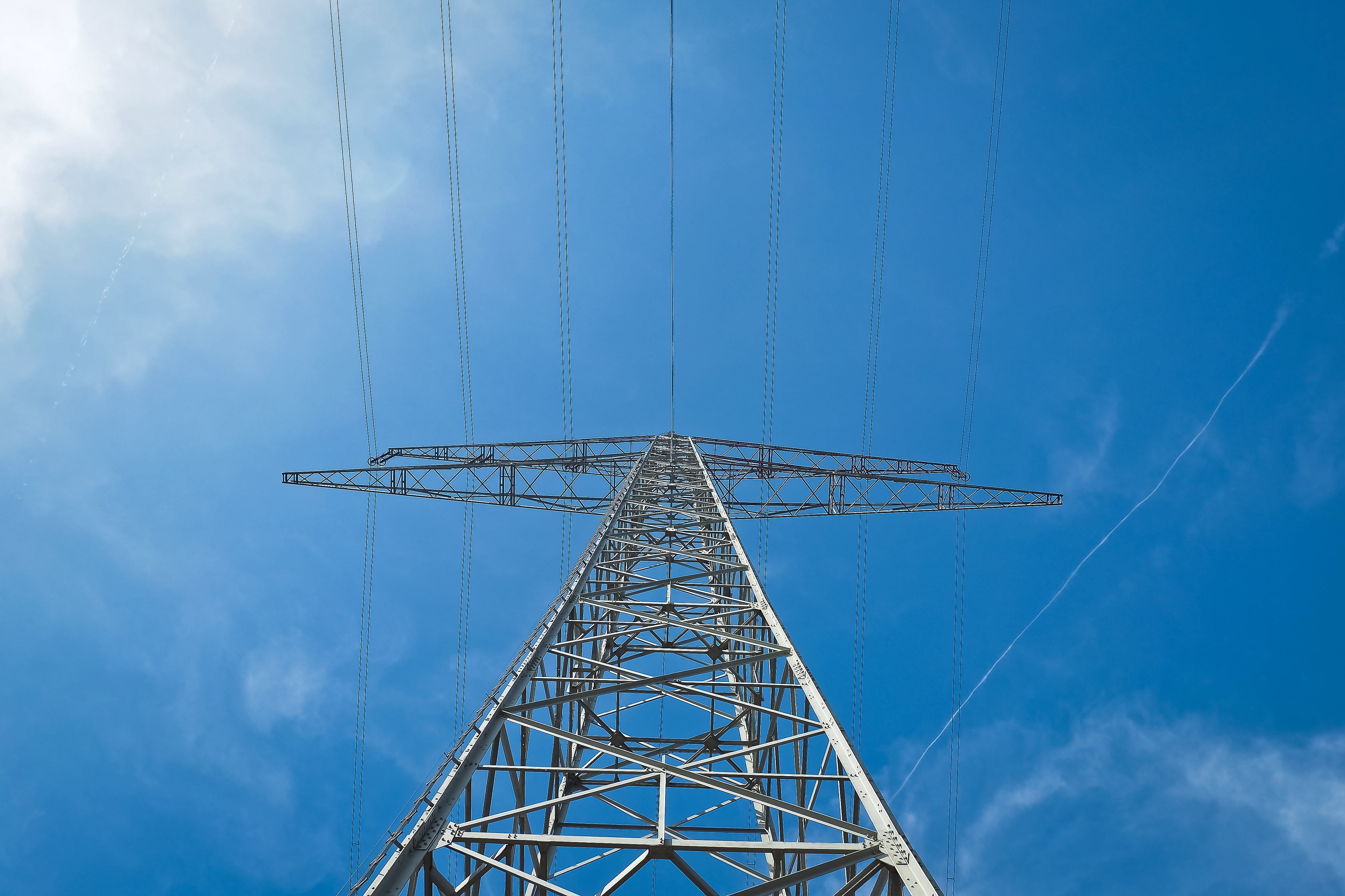 steel, nature, energy, telecommunications equipment, communication, 4K, low angle shot, power line, perspective, high voltage, current conducting, architecture, HD Wallpaper