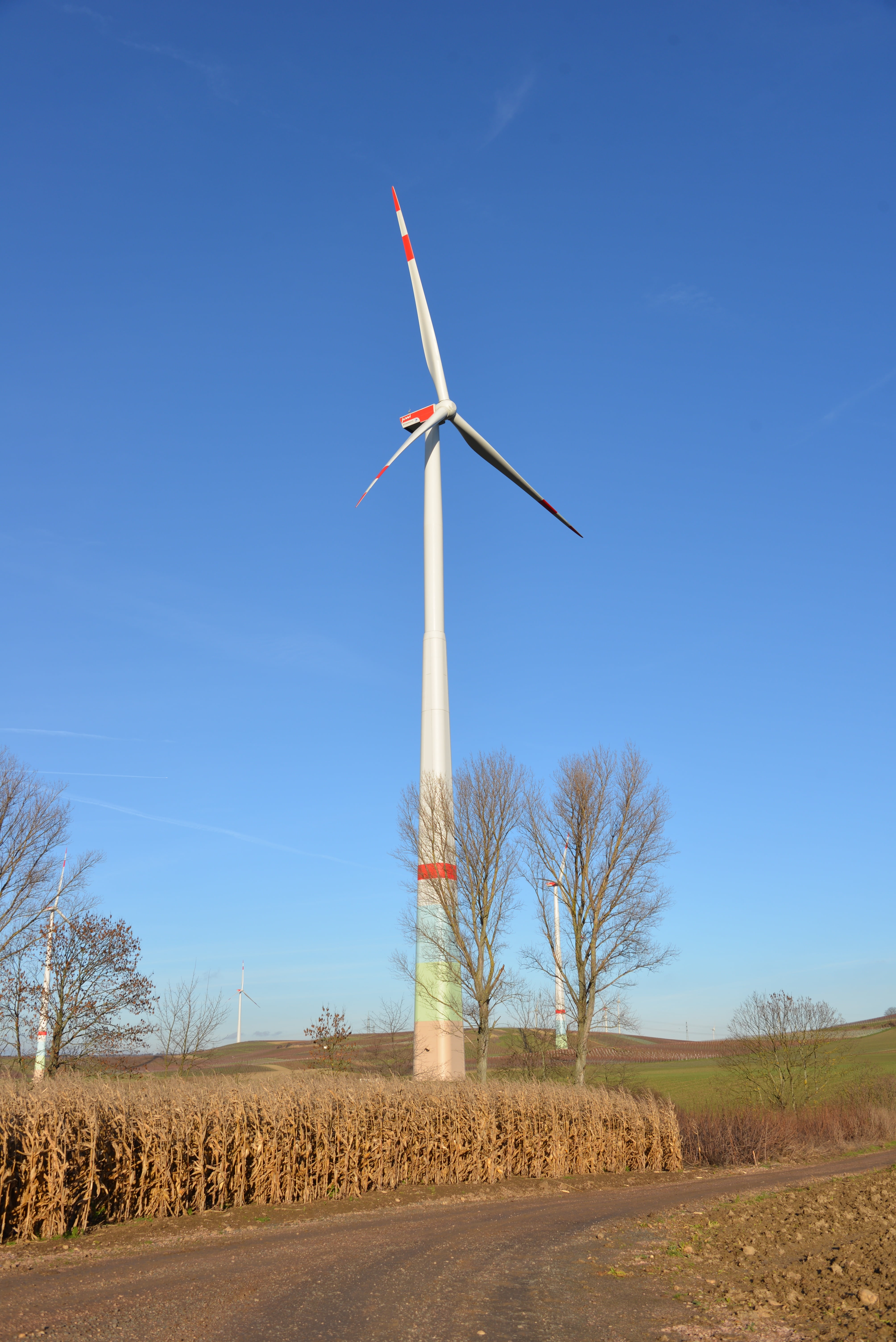 power generation, no people, land, outdoors, nature, renewable energy, wind park, rural scene, meadow, forward, alternative energy, eco, blue, rotor, landscape, Phone HD Wallpaper