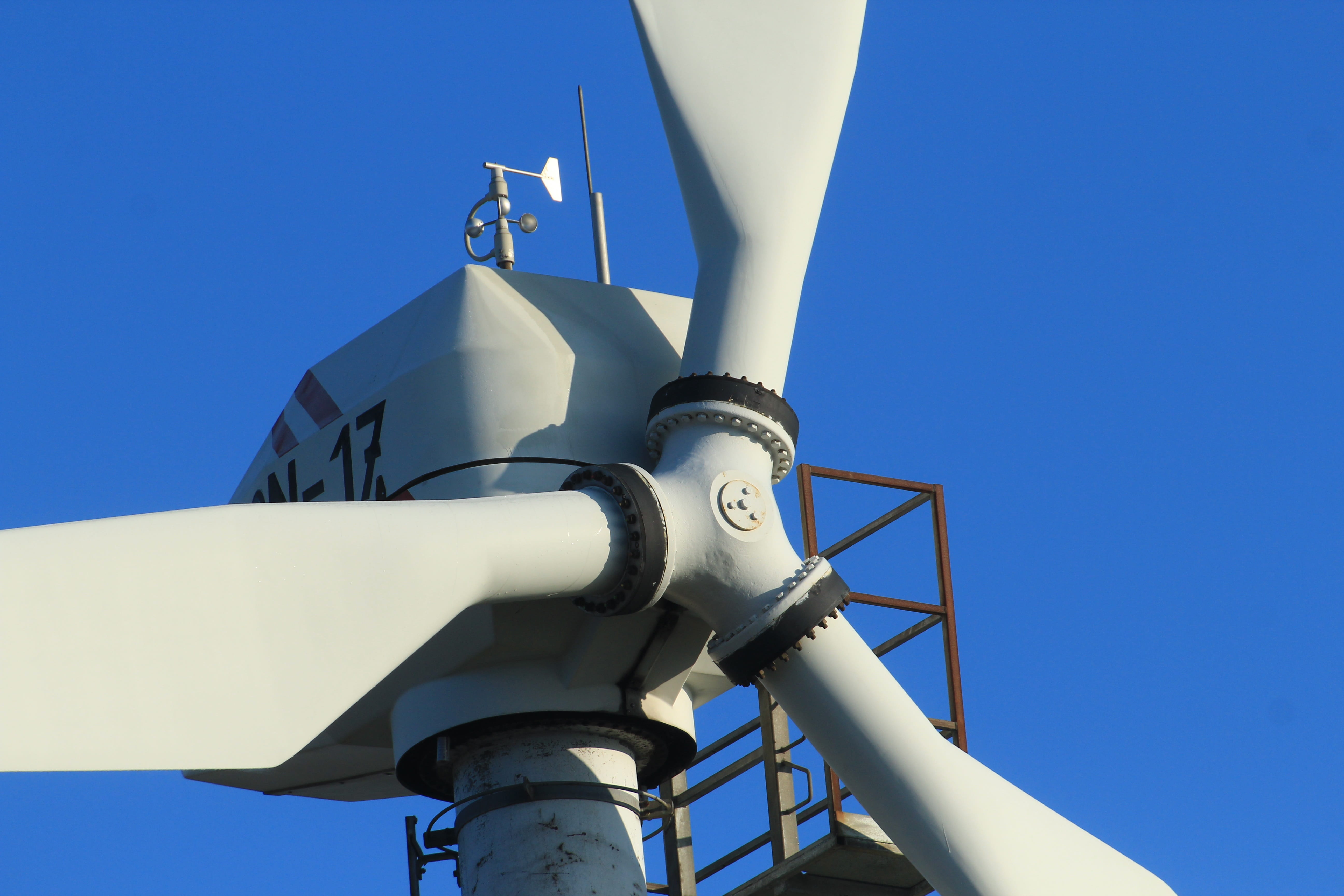 technology, dithmarschen, sunlight, Wind Energy, Wind Turbines, low angle view, windmill, building exterior, white, fuel and power generation, nature, day, HD Wallpaper