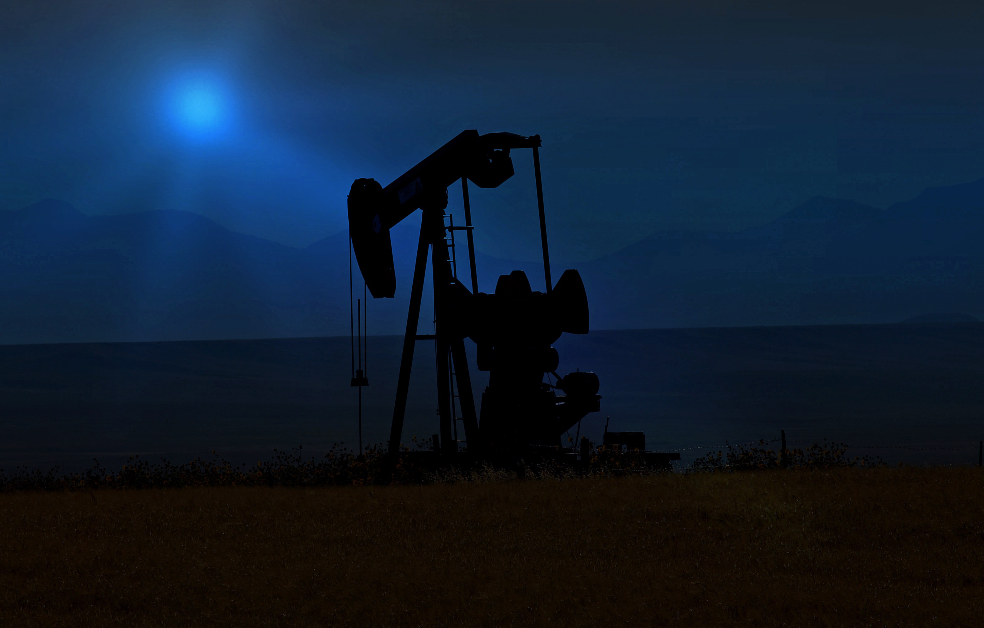 oilpump, oil well, moon shine, oil industry, night scene, pump, outdoors, usa, beauty in nature, energy, montana, silhouette, sky, occupation, nature, 2K, HD Wallpaper