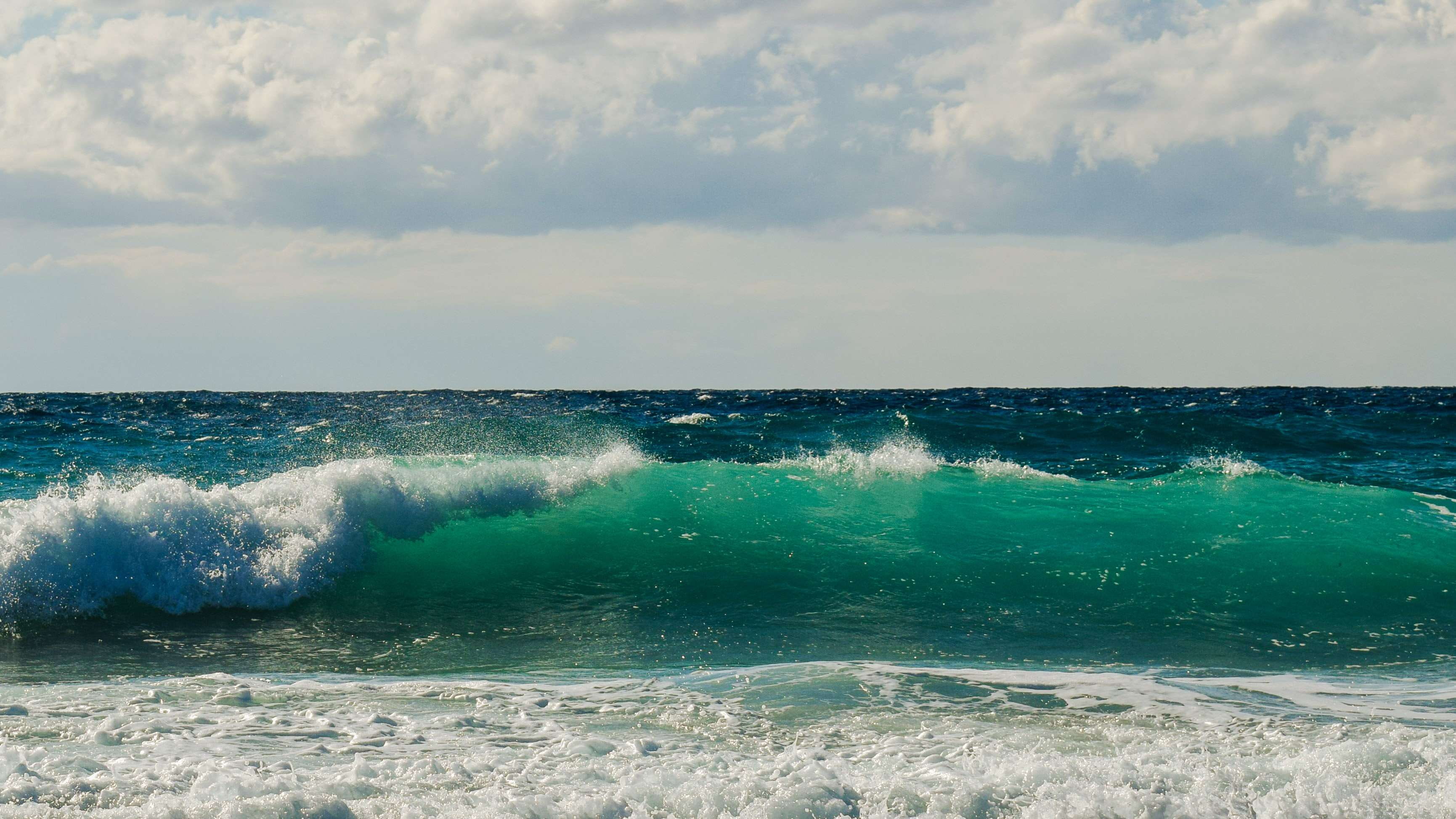 cloud - sky, day, sport, turquoise colored, sky, beauty in nature, no people, horizon, wave, foam, power in nature, beach, 2K, blue, idyllic, aquatic sport, HD Wallpaper