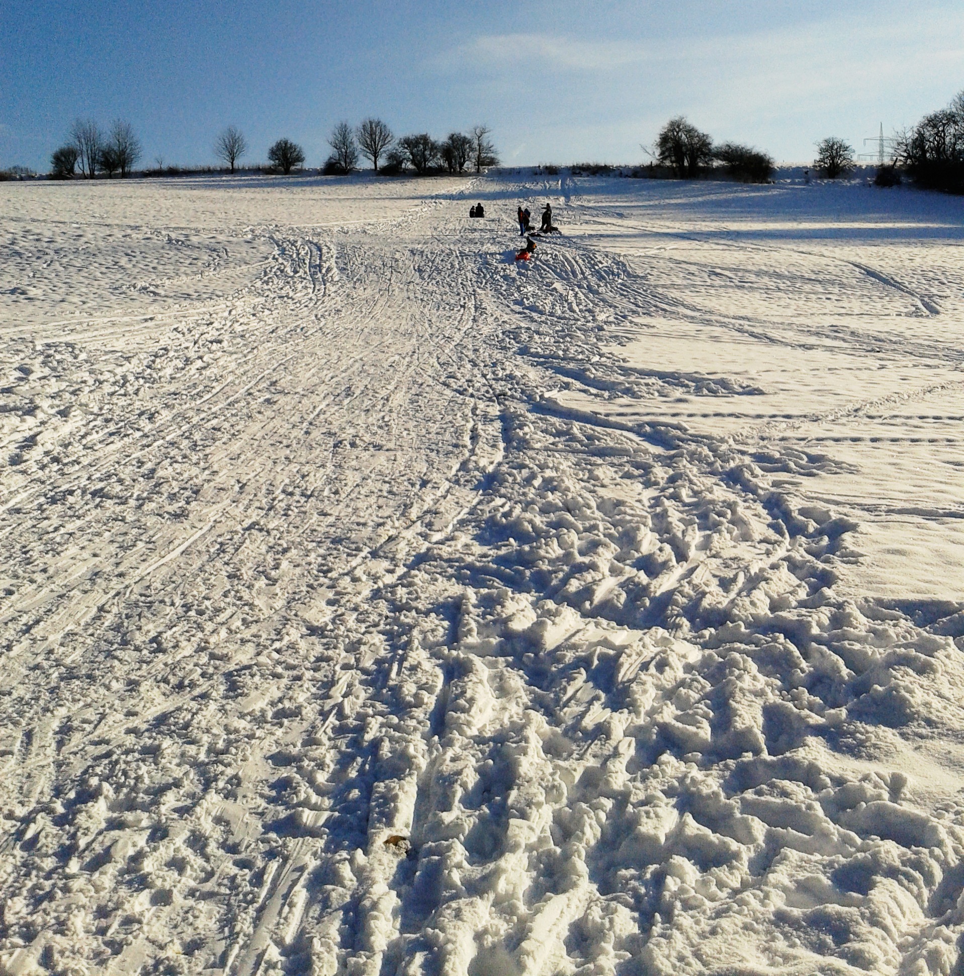 muter, father, toboggan, snow, sun, skihang, skiing, slide, footprints, one person, landscape, tobogganing, wooden sled, field, day, plant, winter, tree, Phone HD Wallpaper